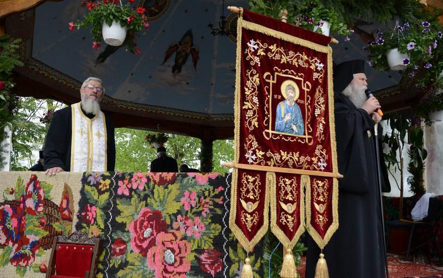 Mii de oameni în jurul Sfântului Altar, la Andrieşeni