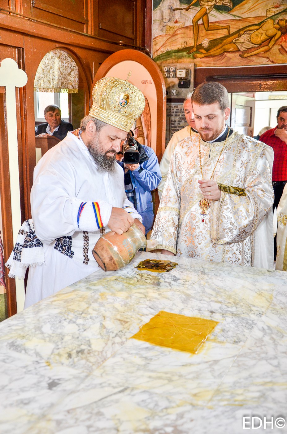 Biserica „Sfântul Mare Mucenic Gheorghe” din localitatea Valea de Brazi a fost sfinţită
