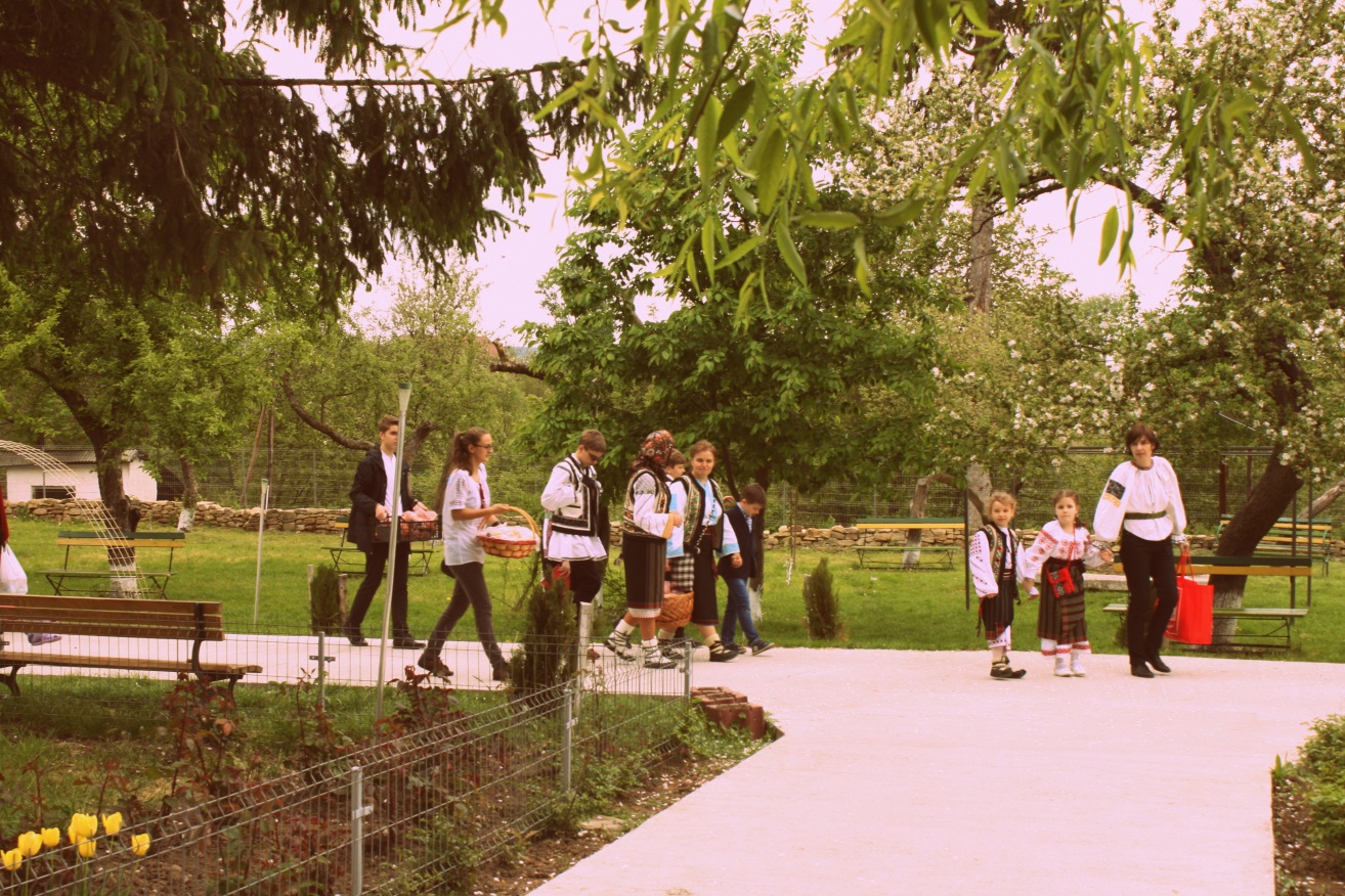 O vizită de Paști – bucurie pentru pacienții de la Bozieni