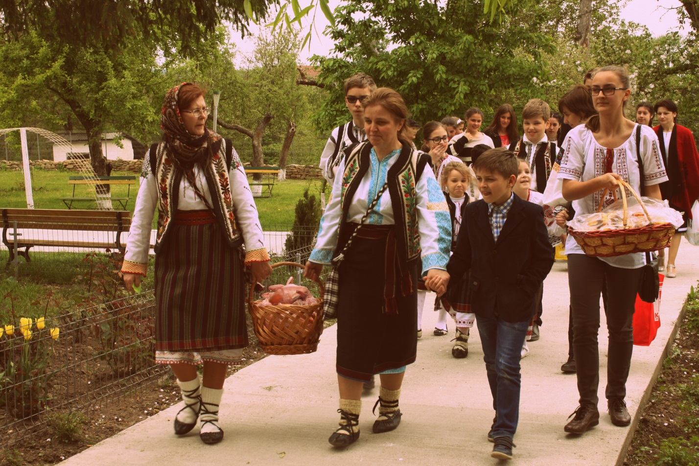 O vizită de Paști – bucurie pentru pacienții de la Bozieni