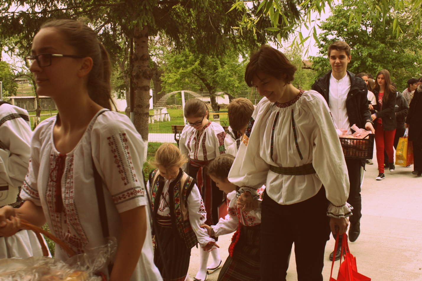 O vizită de Paști – bucurie pentru pacienții de la Bozieni