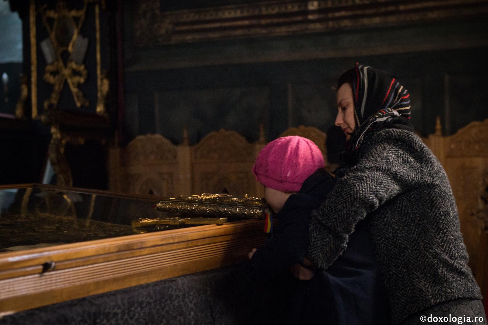 Evlavia mamei se răsfrânge asupra copiilor