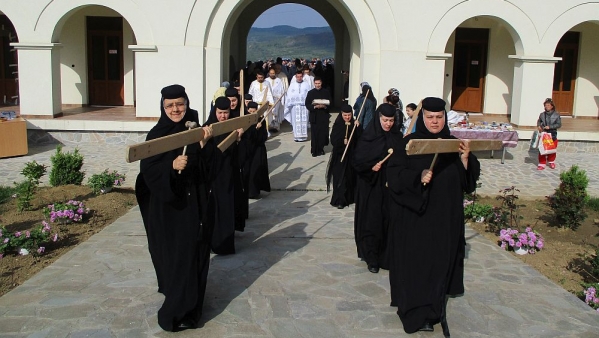 Hramul Mănăstirii Salva, de praznicul Izvorului Tămăduirii Hramul Mănăstirii Salva, de praznicul Izvorului Tămăduirii