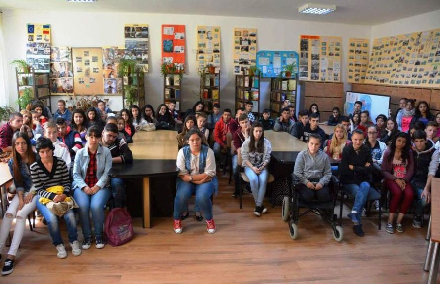 Activitate educativă pentru elevii Liceului Tehnologic „Dr. C. Angelescu” din Găești, Dâmboviţa Activitate educativă pentru elevii Liceului Tehnologic „Dr. C. Angelescu” din Găești, Dâmboviţa