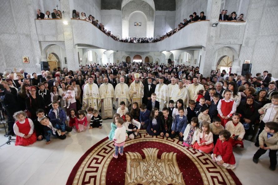 Sfânta Liturghie arhierească, la biserica „Buna Vestire” din Satu Mare