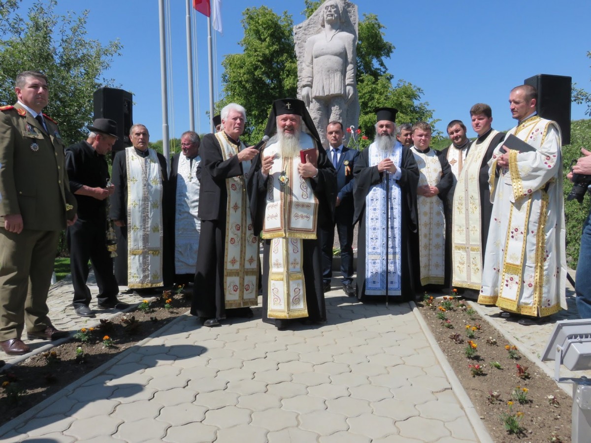 Comemorarea eroilor neamului din localitatea bistriţeană Zoreni Comemorarea eroilor neamului din localitatea bistriţeană Zoreni