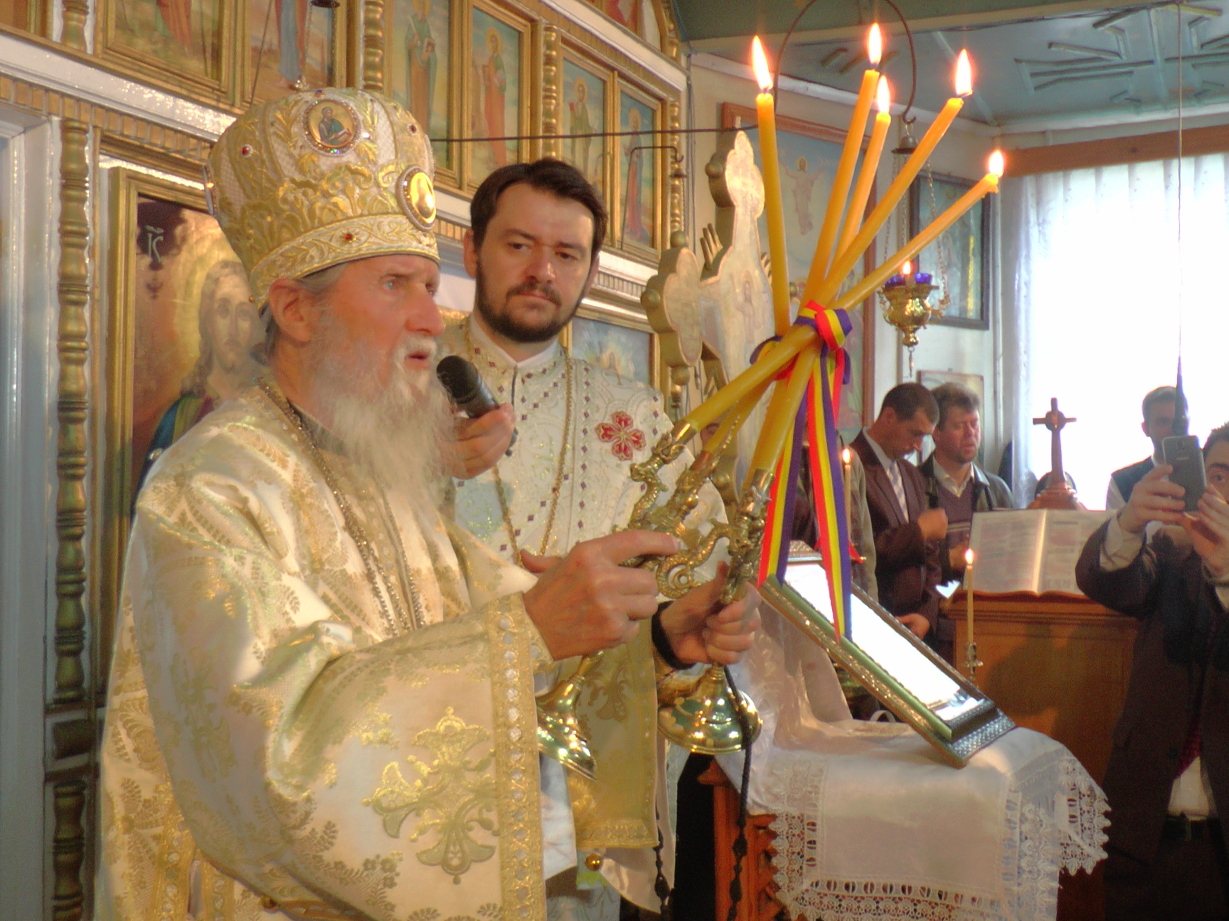 IPS Arhiepiscop Pimen: „Bucuria duhovnicească vine prin purtarea crucii, a necazurilor“