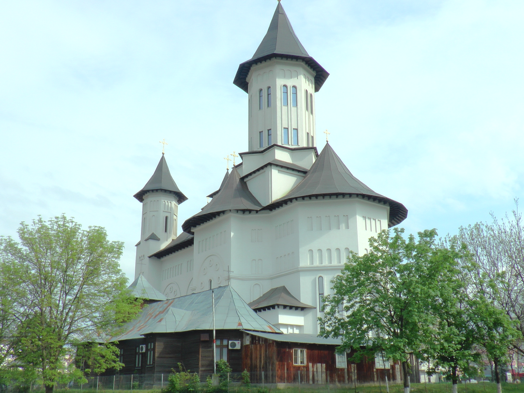 IPS Arhiepiscop Pimen: „Bucuria duhovnicească vine prin purtarea crucii, a necazurilor“