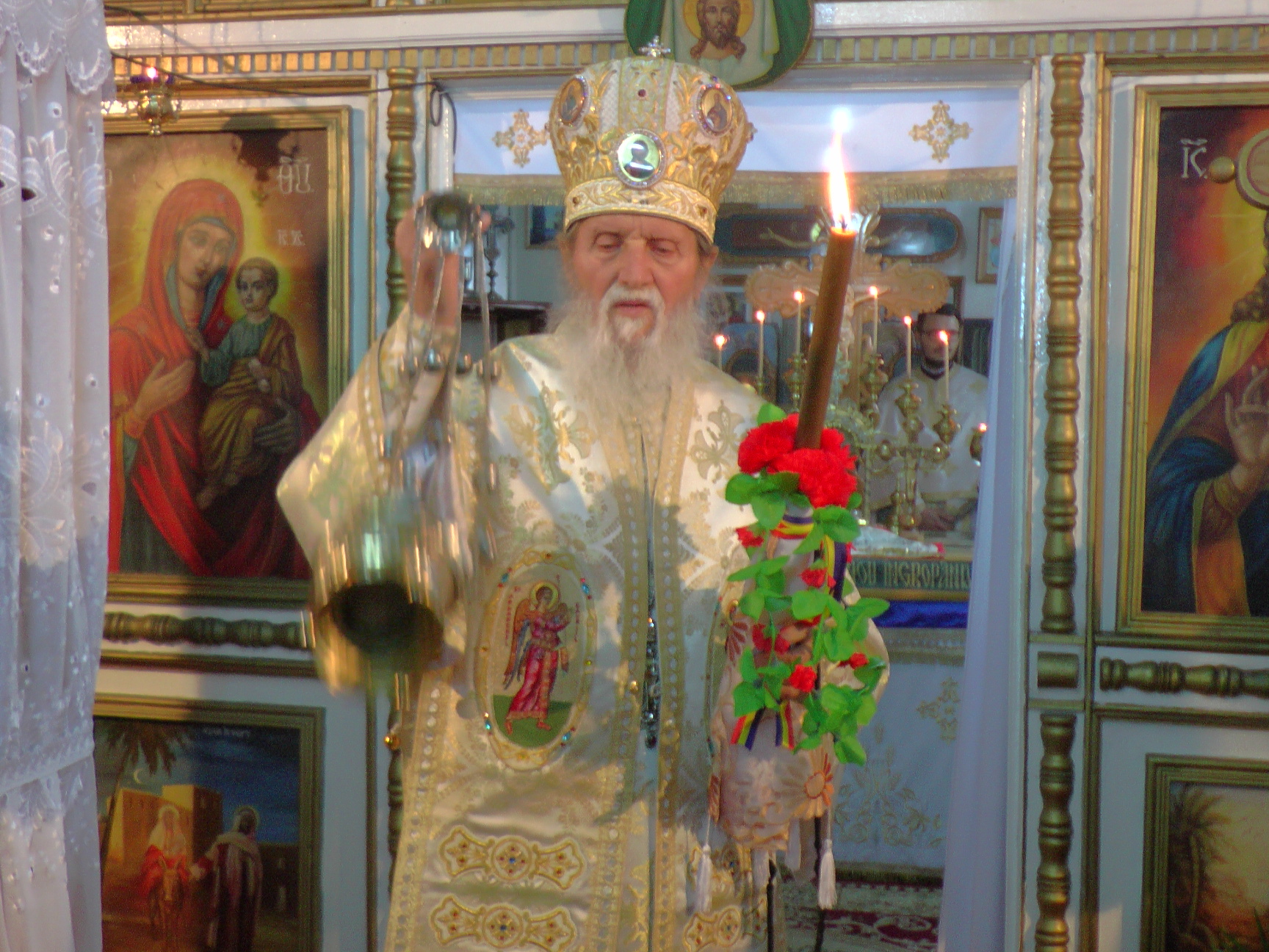 IPS Arhiepiscop Pimen: „Bucuria duhovnicească vine prin purtarea crucii, a necazurilor“