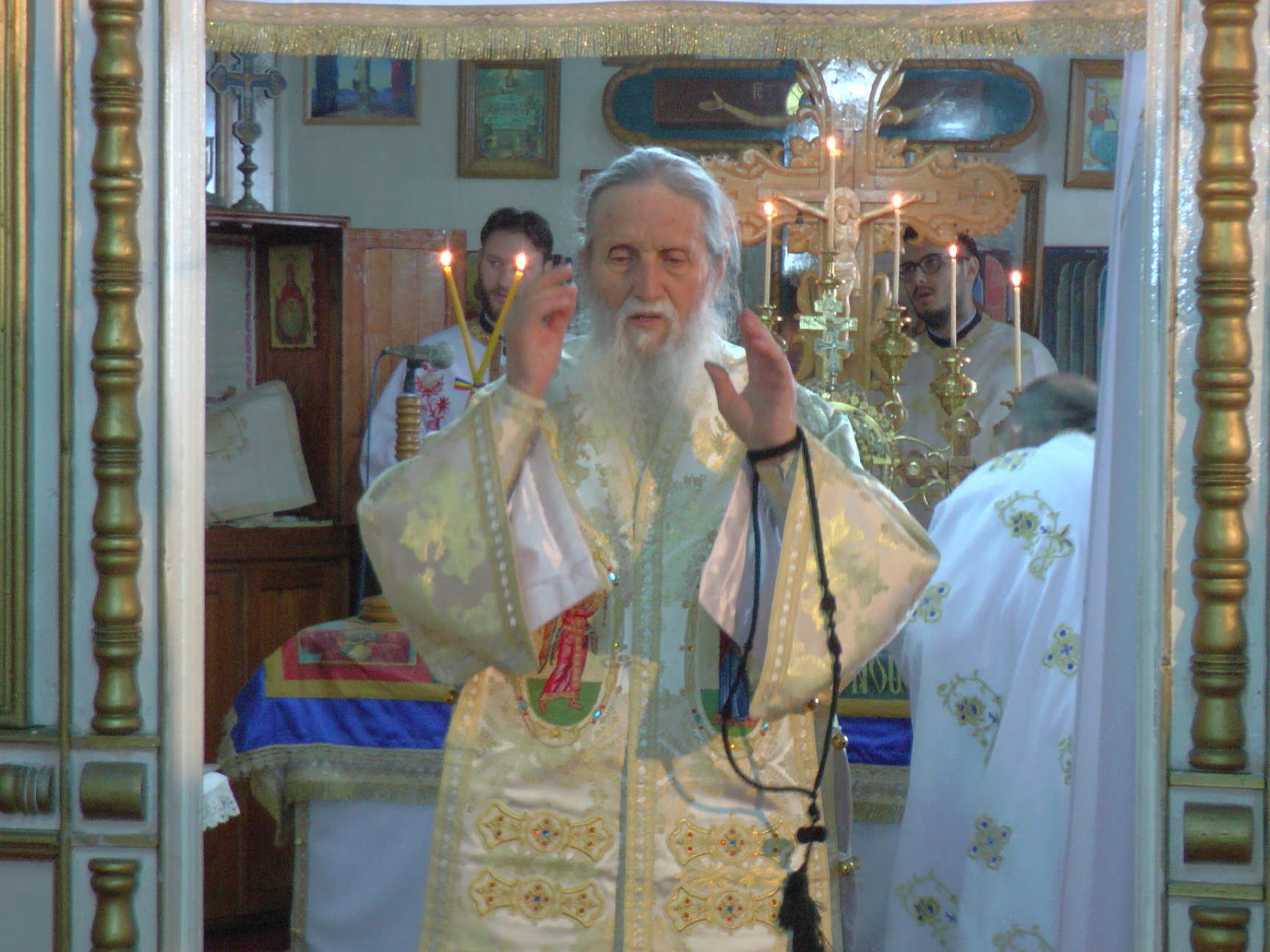 IPS Arhiepiscop Pimen: „Bucuria duhovnicească vine prin purtarea crucii, a necazurilor“