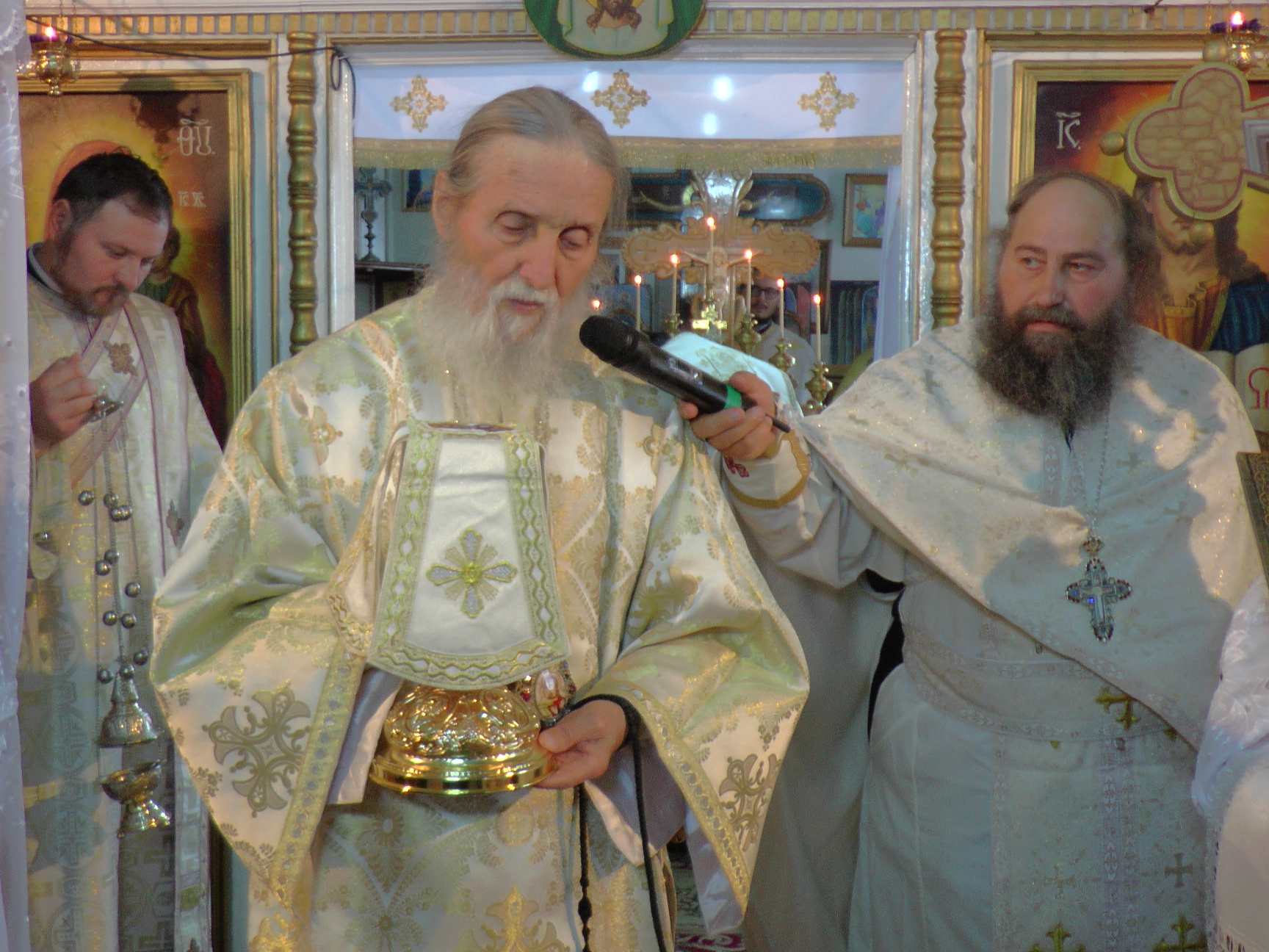 IPS Arhiepiscop Pimen: „Bucuria duhovnicească vine prin purtarea crucii, a necazurilor“