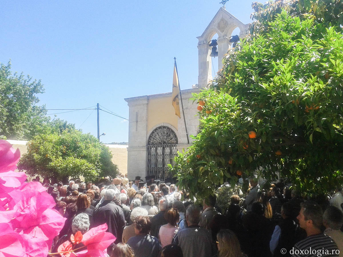 Foto: Vasilica Onofrei Sute de pelerini la Hramul Mănăstirii Chrysopigi din Chania, Creta