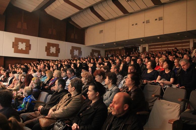 Părintele Constantin Necula, în dialog cu romaşcanii Părintele Constantin Necula, în dialog cu romaşcanii