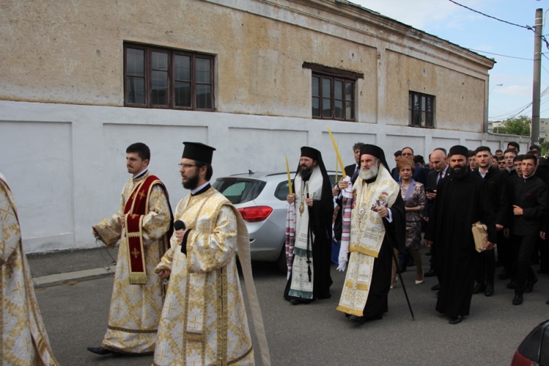 Procesiune impresionantă în cinstea lui Melchisedec Ştefănescu Procesiune impresionantă în cinstea lui Melchisedec Ştefănescu