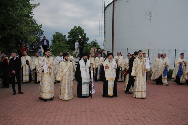 Procesiune impresionantă în cinstea lui Melchisedec Ştefănescu Procesiune impresionantă în cinstea lui Melchisedec Ştefănescu