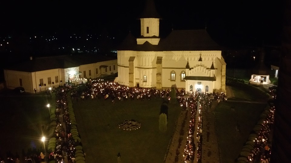Învierea Domnului, la Catedrala Arhiepiscopală din Roman Învierea Domnului, la Catedrala Arhiepiscopală din Roman