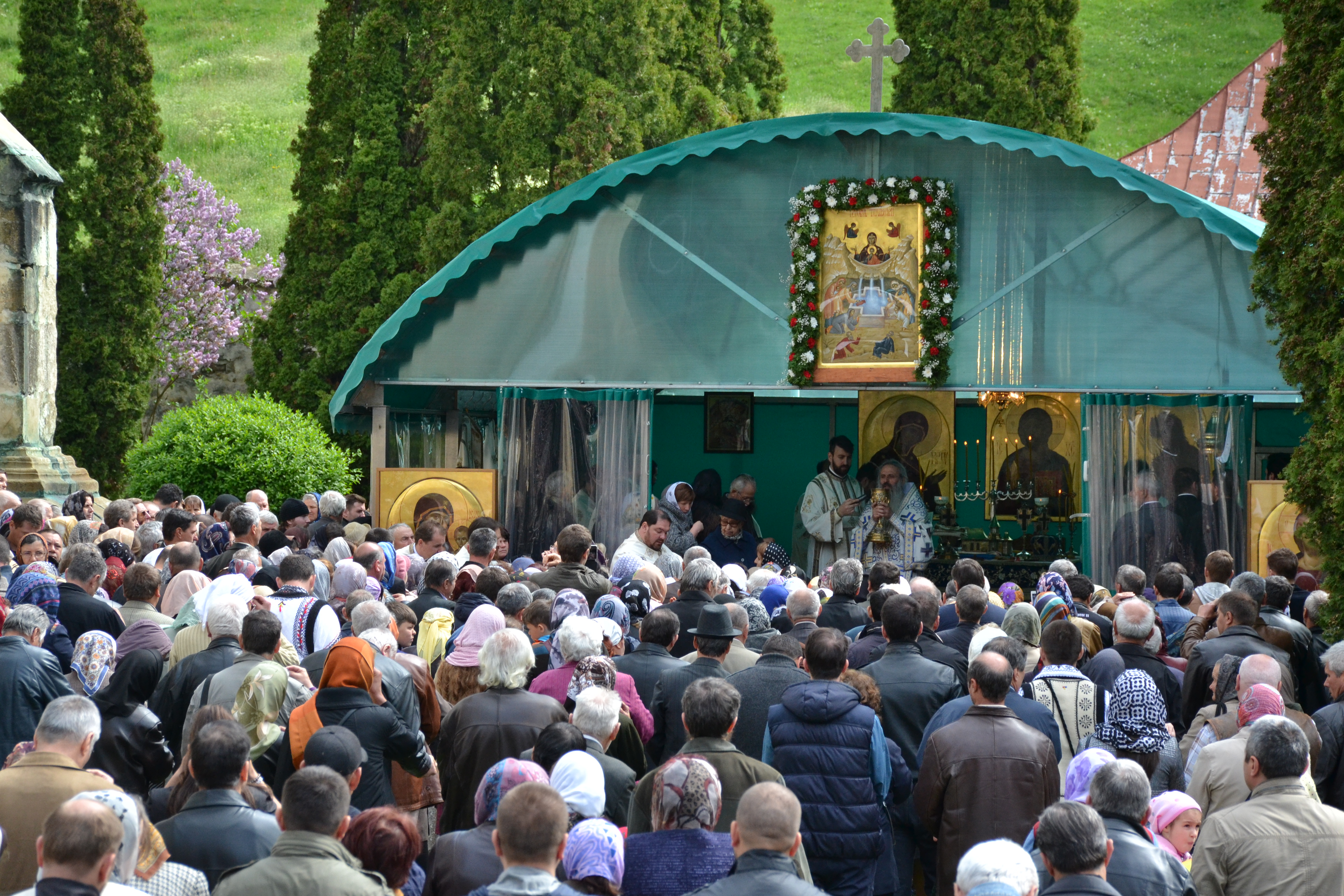 „Oamenii au fost încredințați Maicii Domnului de Hristos atunci când El era pe cruce”