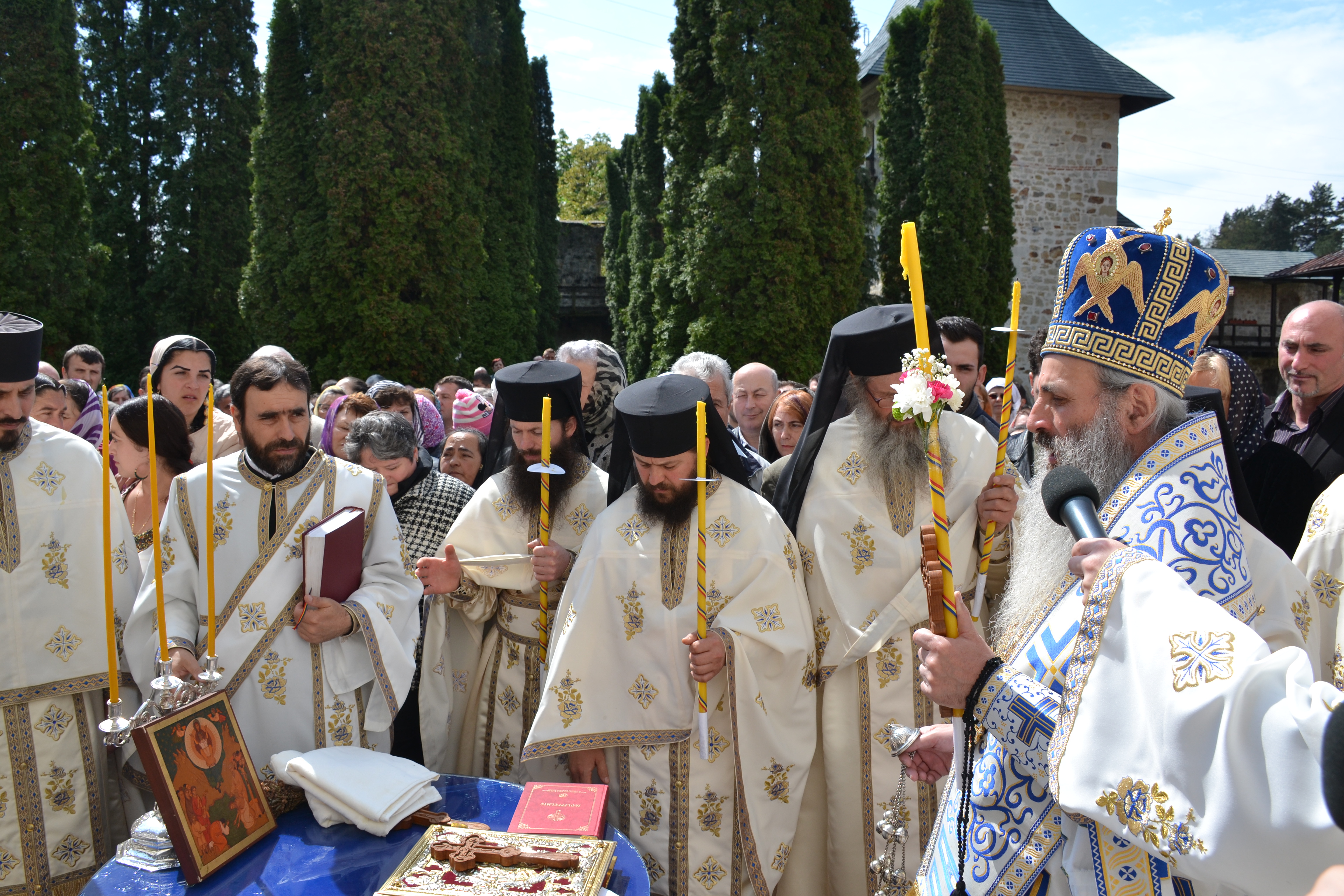 „Oamenii au fost încredințați Maicii Domnului de Hristos atunci când El era pe cruce”