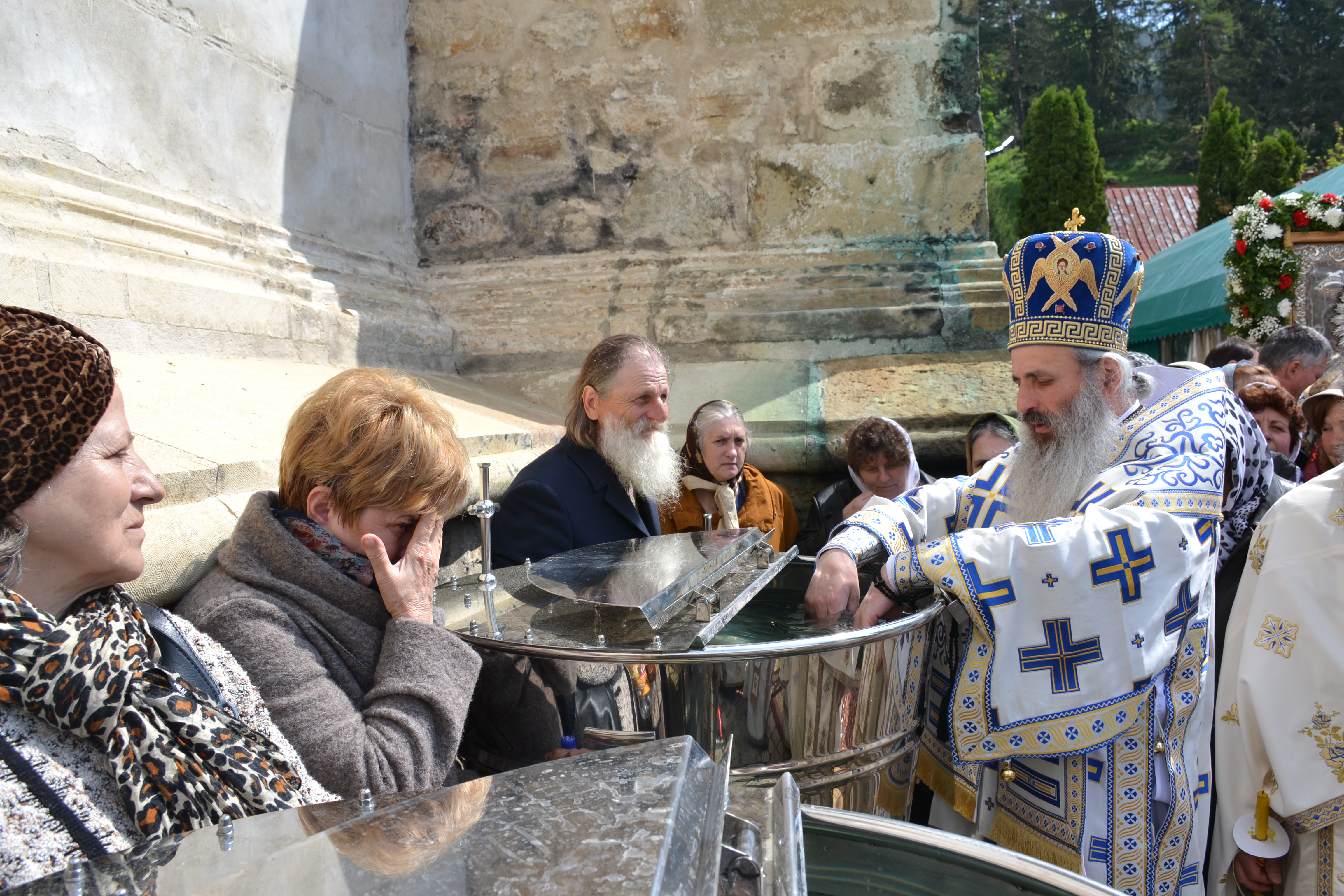 „Oamenii au fost încredințați Maicii Domnului de Hristos atunci când El era pe cruce”