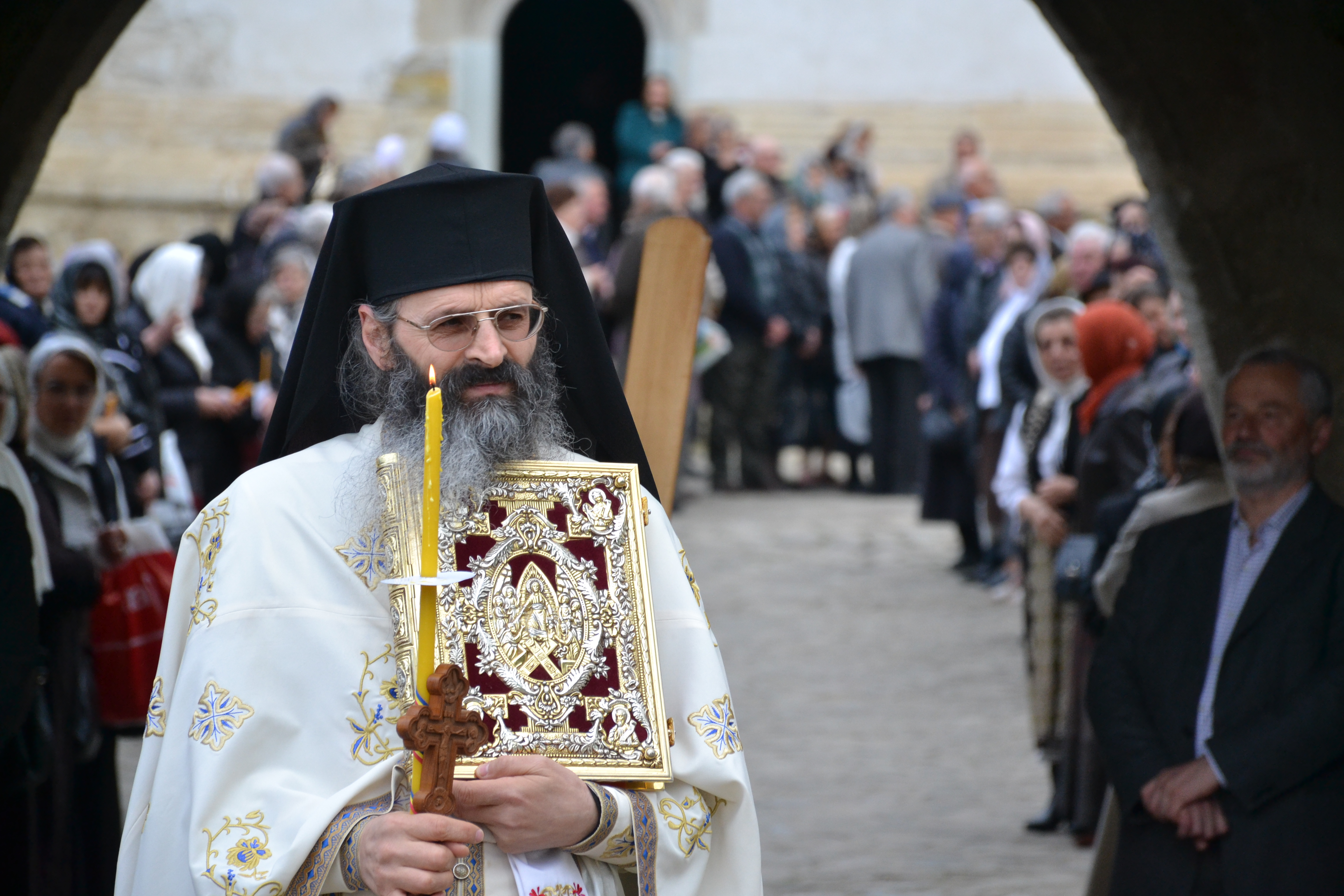 „Oamenii au fost încredințați Maicii Domnului de Hristos atunci când El era pe cruce”