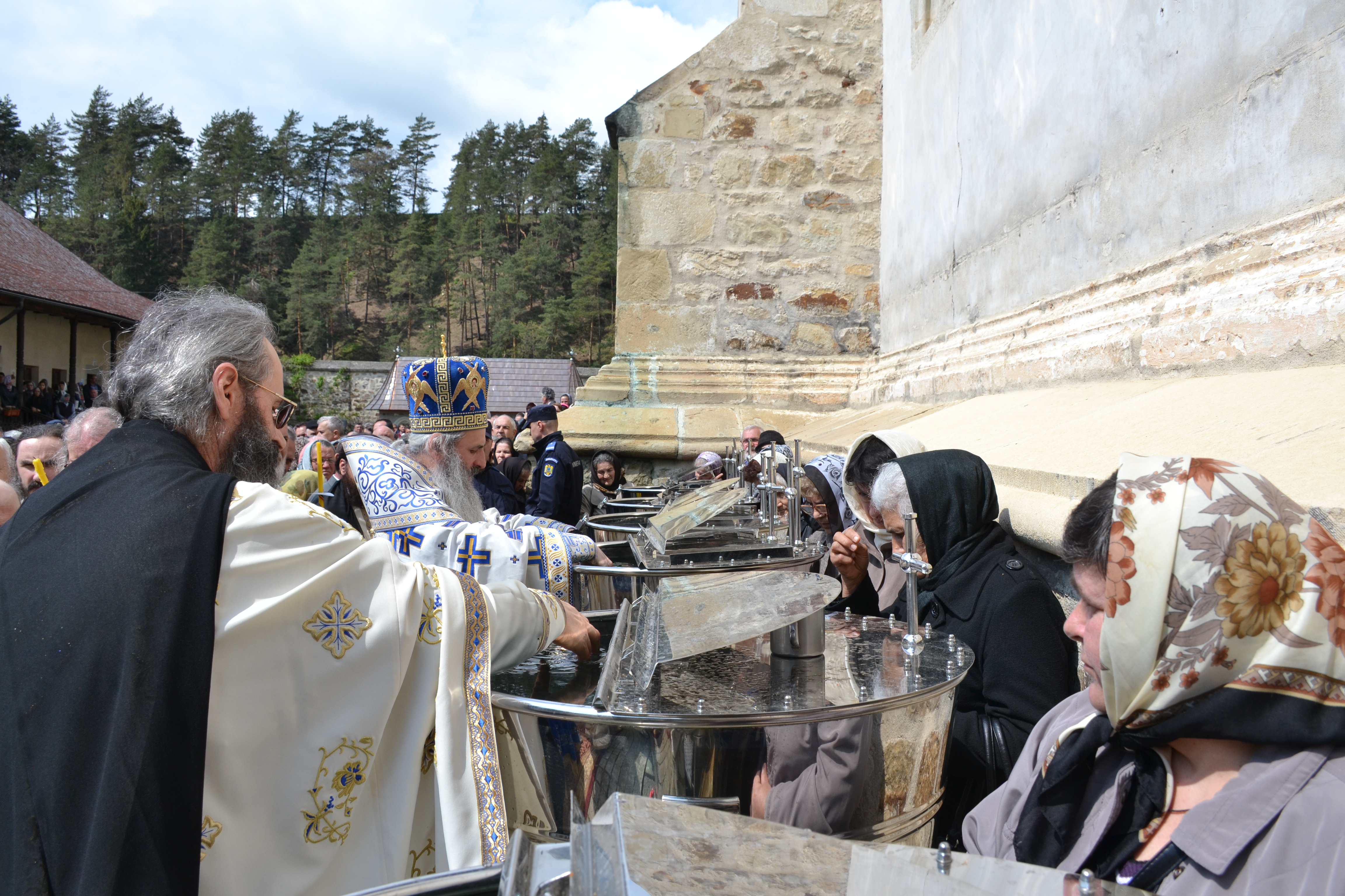 „Oamenii au fost încredințați Maicii Domnului de Hristos atunci când El era pe cruce”