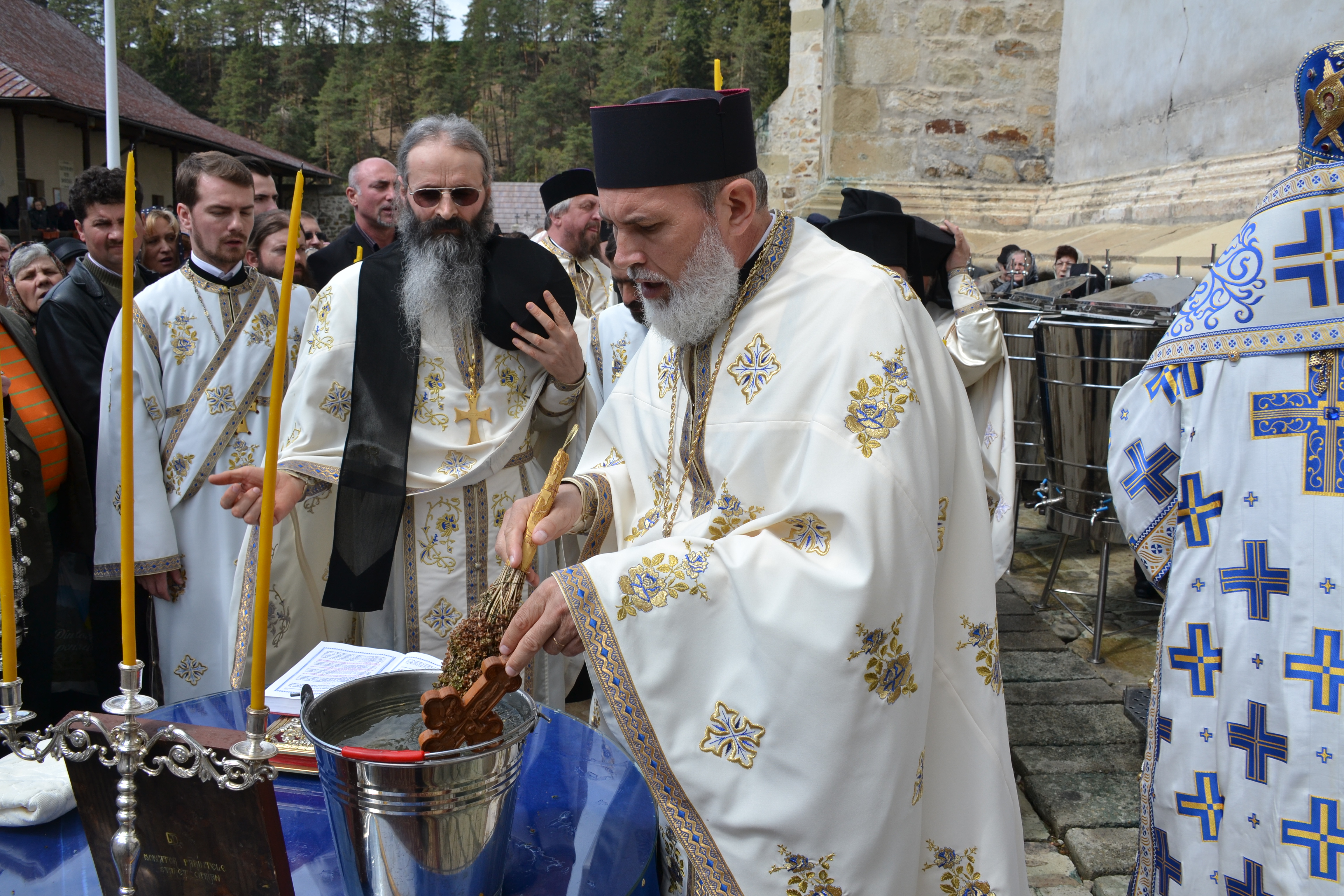 „Oamenii au fost încredințați Maicii Domnului de Hristos atunci când El era pe cruce”