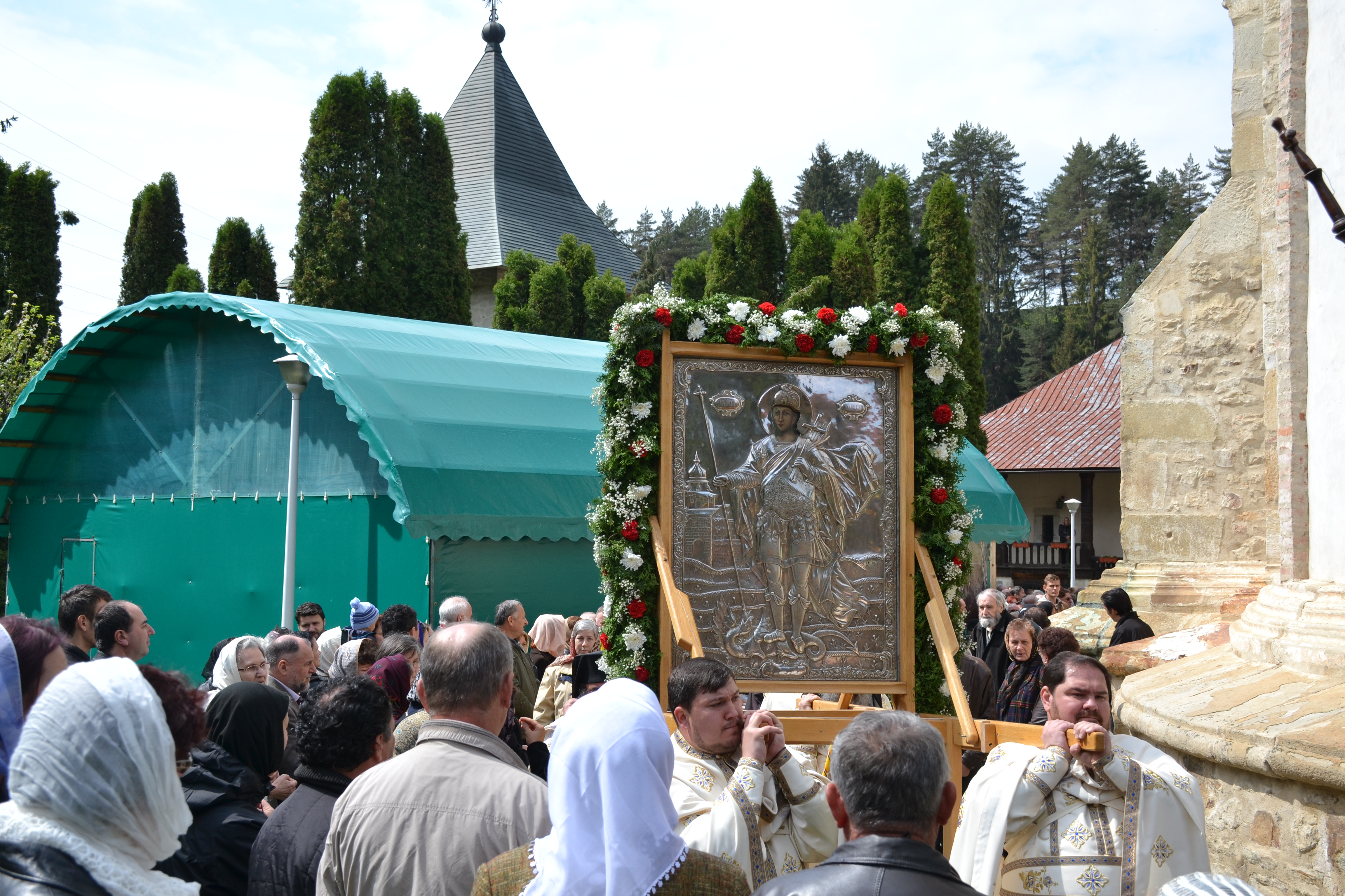 „Oamenii au fost încredințați Maicii Domnului de Hristos atunci când El era pe cruce”