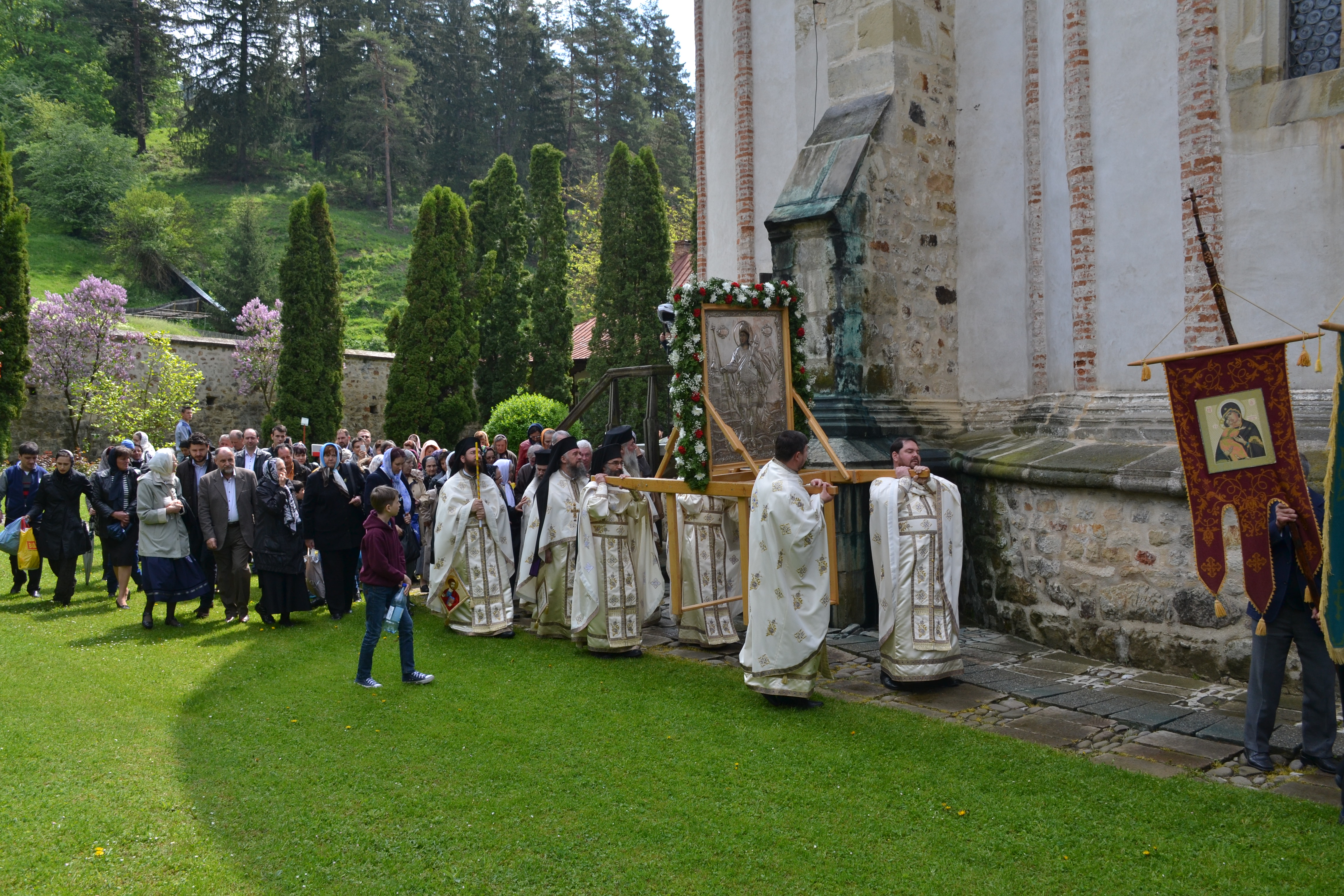„Oamenii au fost încredințați Maicii Domnului de Hristos atunci când El era pe cruce”