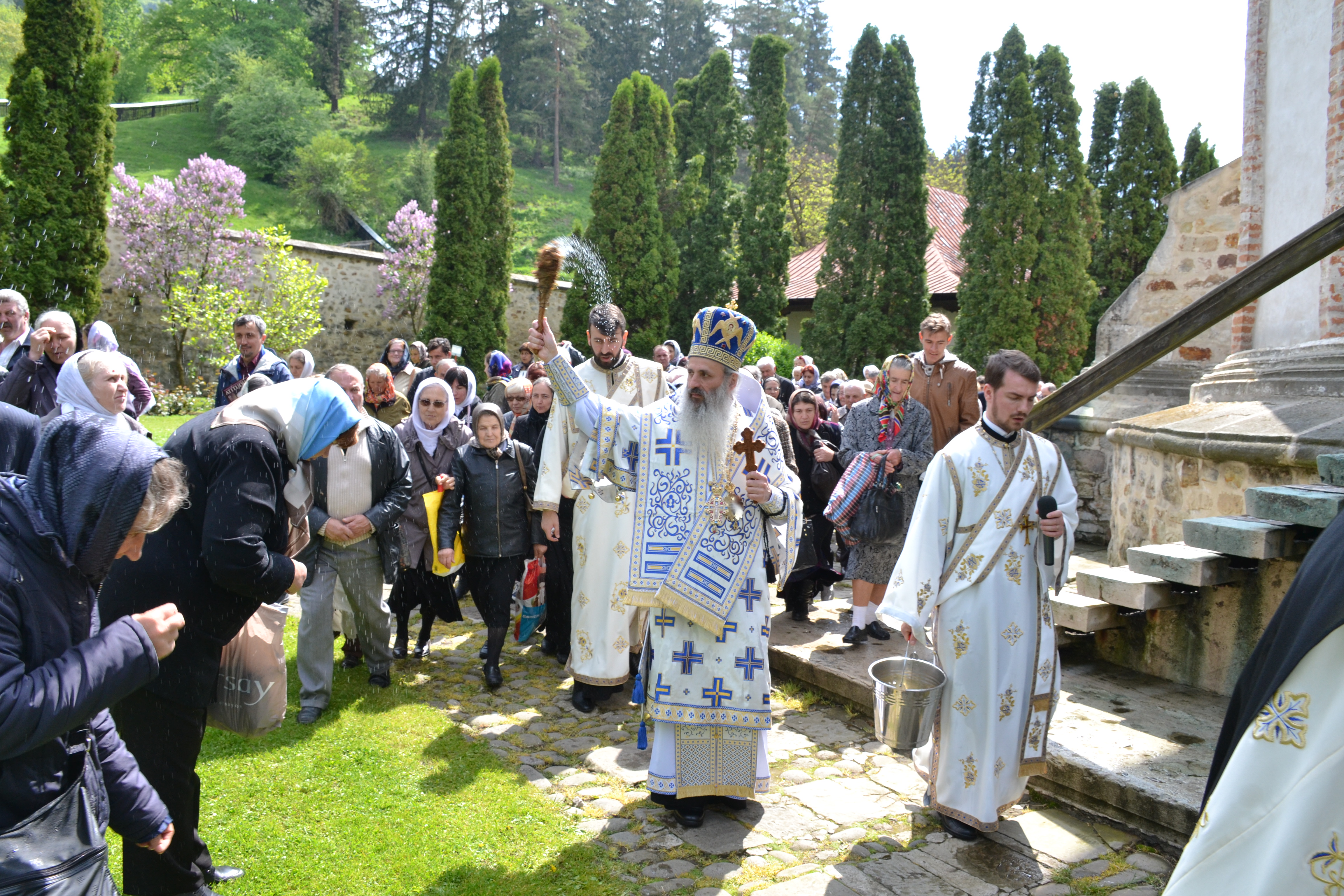 „Oamenii au fost încredințați Maicii Domnului de Hristos atunci când El era pe cruce”