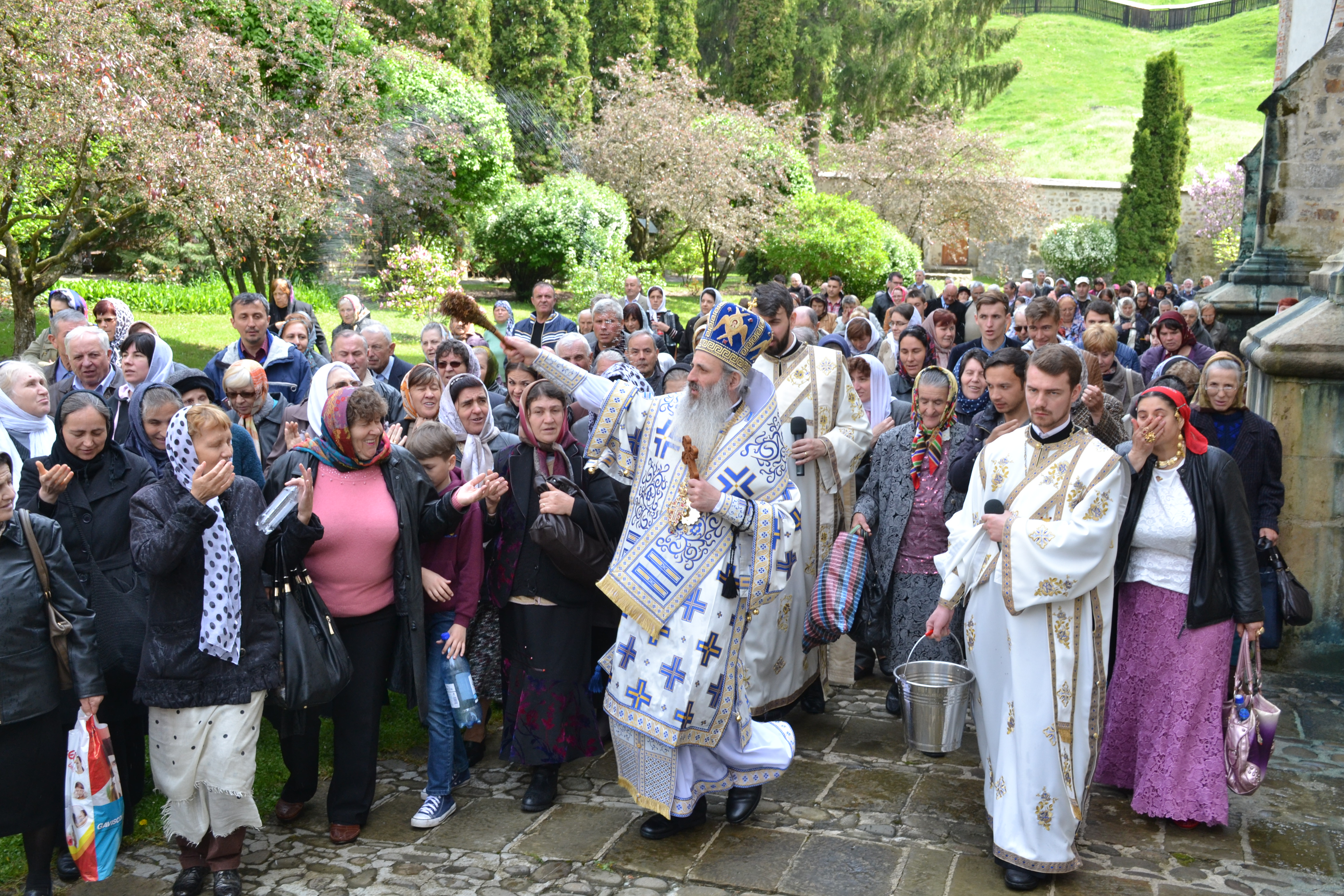 „Oamenii au fost încredințați Maicii Domnului de Hristos atunci când El era pe cruce”