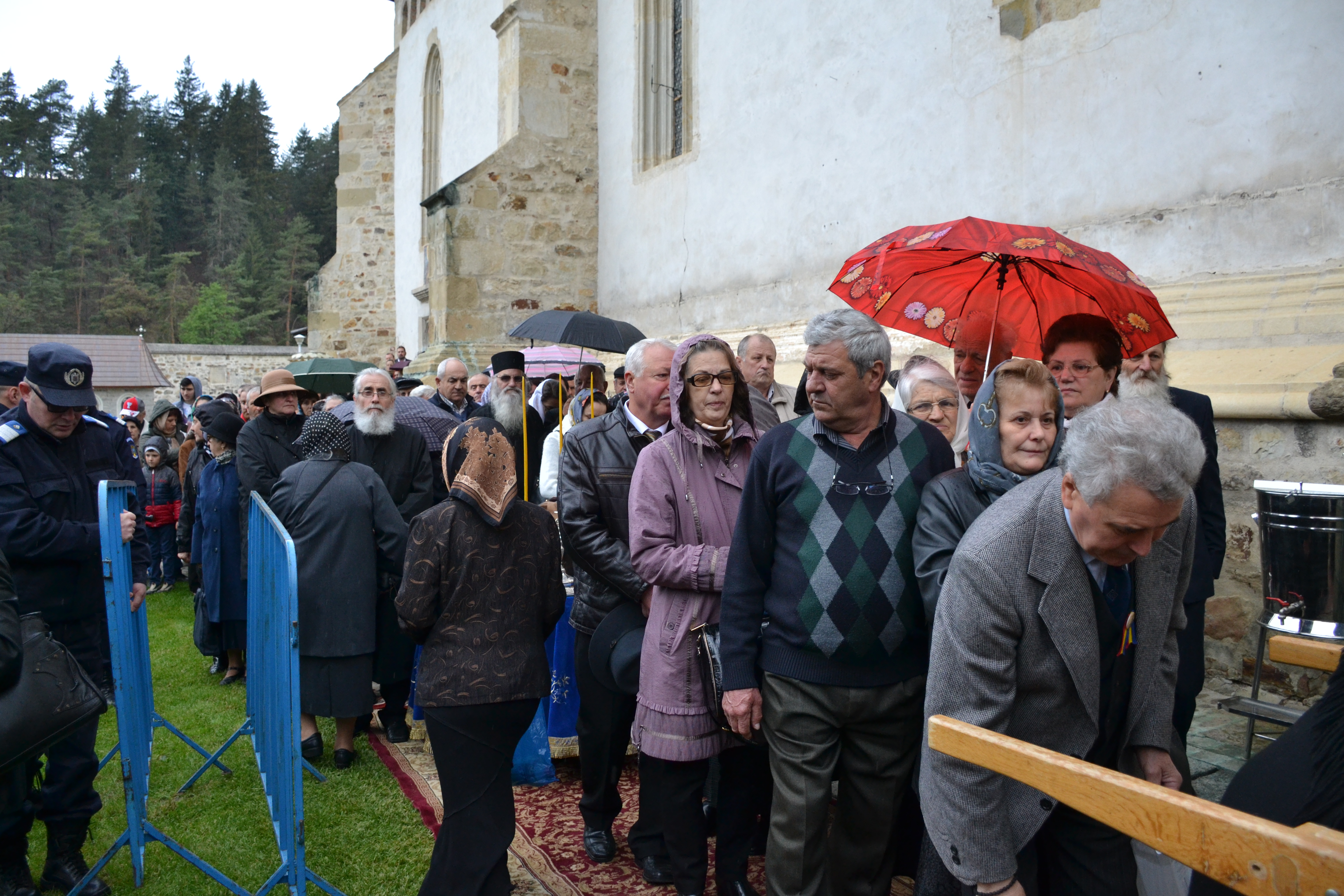 „Oamenii au fost încredințați Maicii Domnului de Hristos atunci când El era pe cruce”