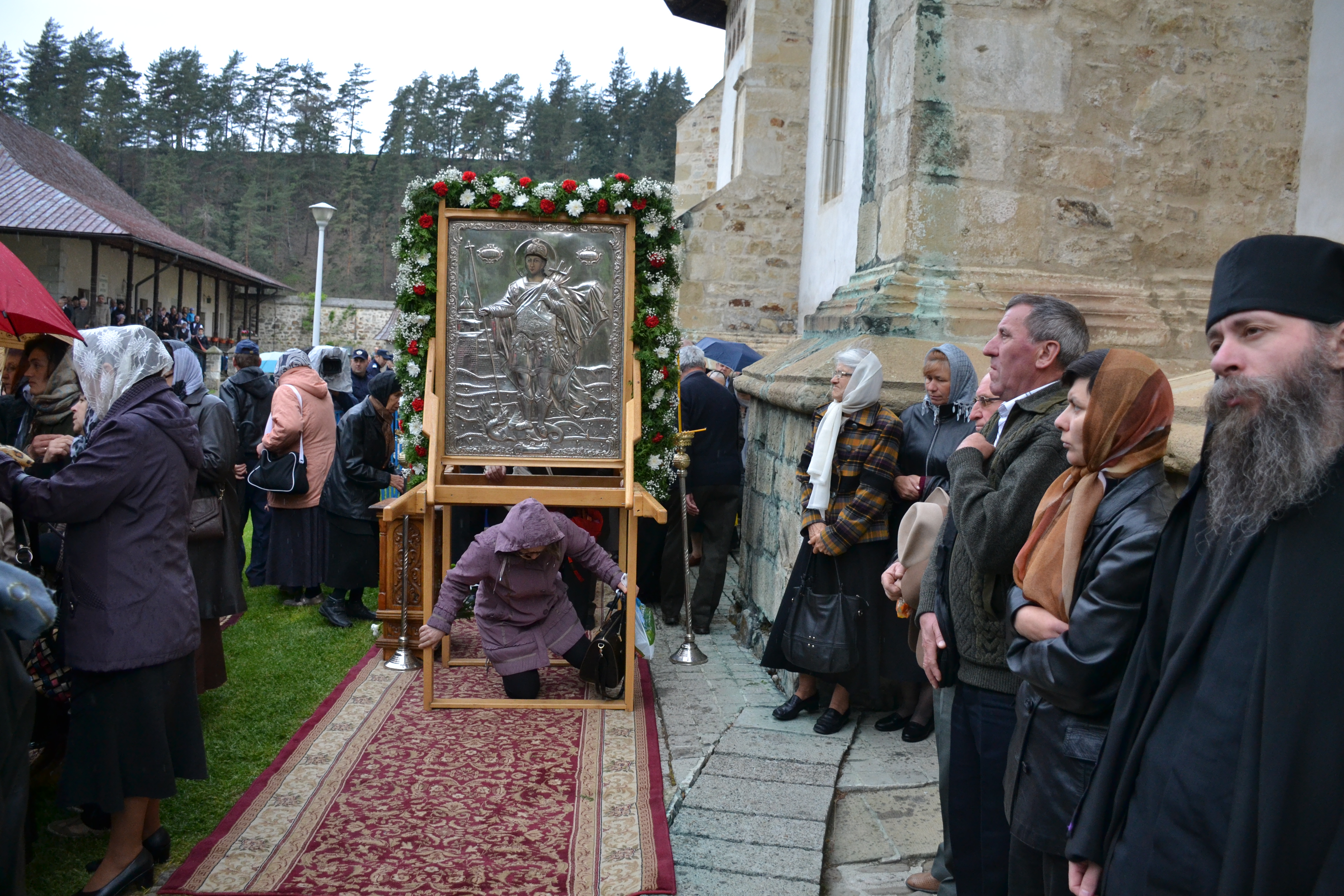 „Oamenii au fost încredințați Maicii Domnului de Hristos atunci când El era pe cruce”