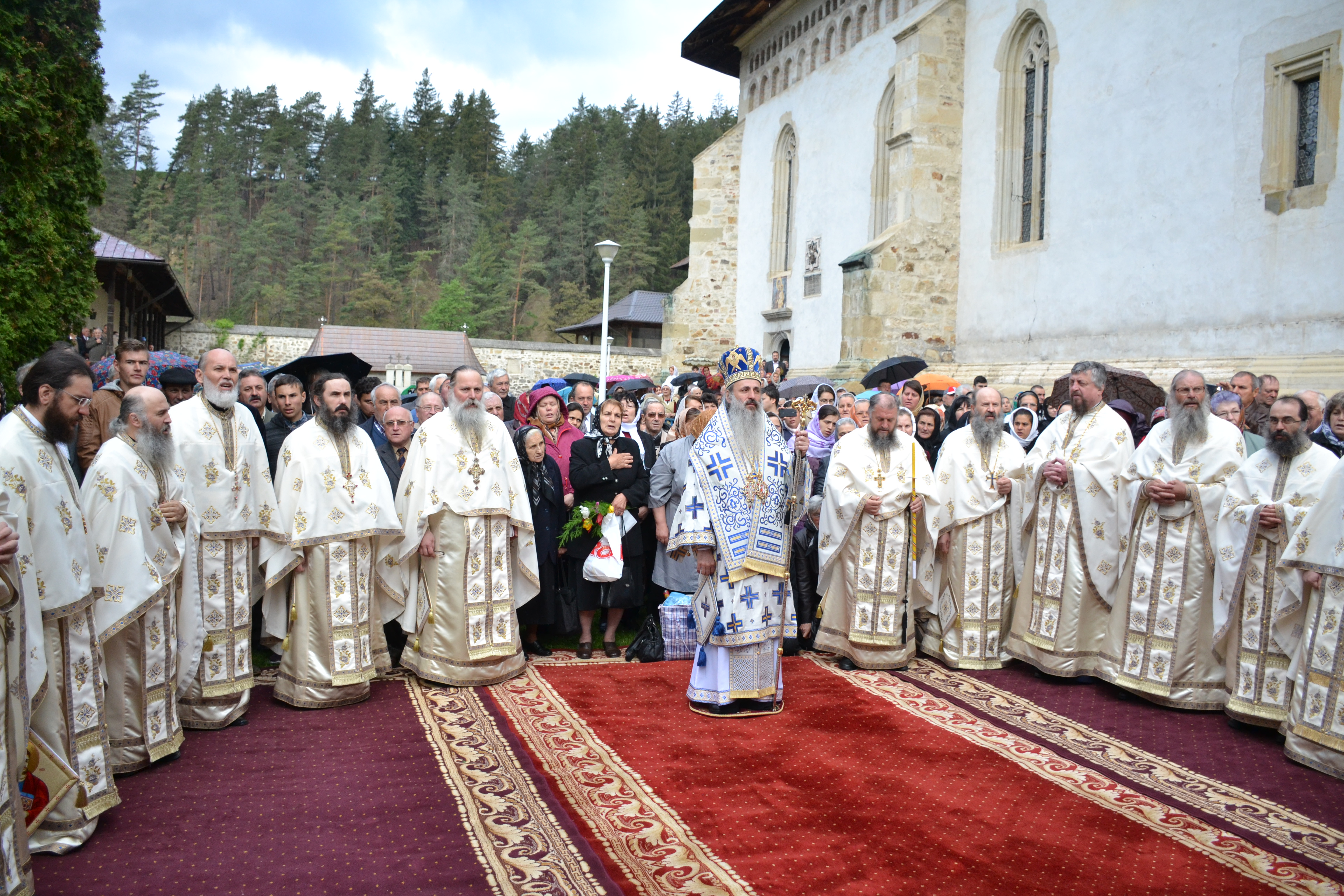 „Oamenii au fost încredințați Maicii Domnului de Hristos atunci când El era pe cruce”