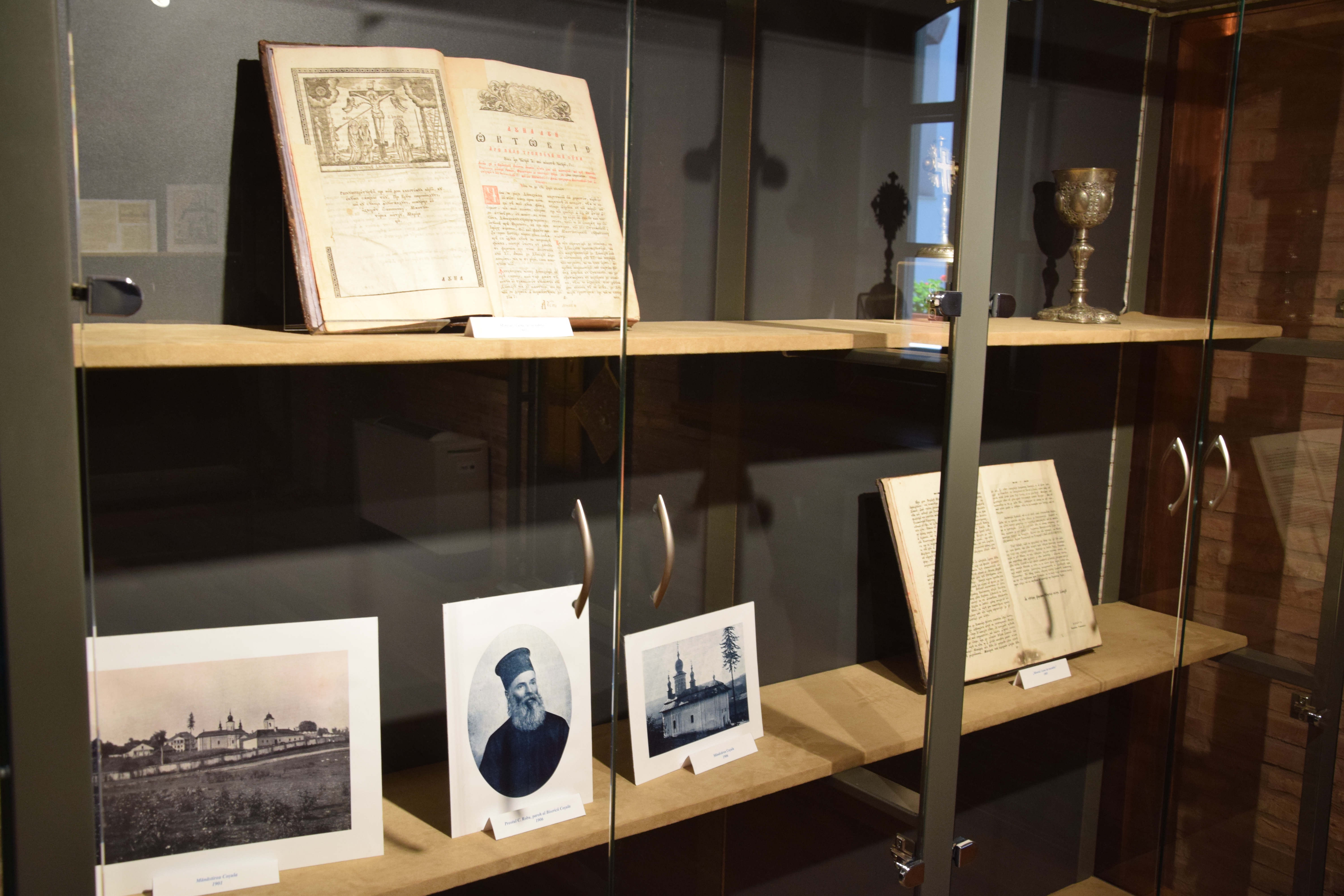 Mănăstirea Coșula a renăscut: slujbă de resfințire oficiată de patru ierarhi, în prezența a 3000 de credincioși