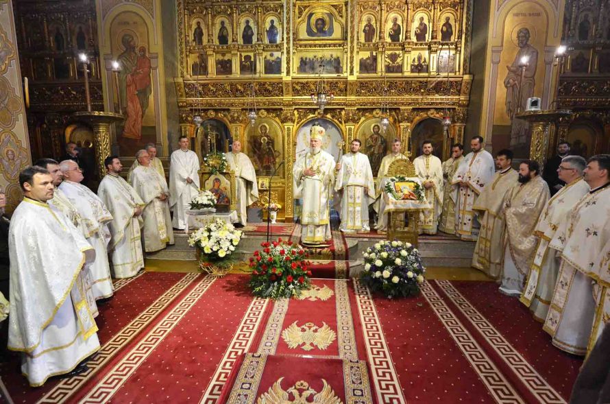 Învierea Domnului, la Catedrala Arhiepiscopală din Târgovişte Învierea Domnului, la Catedrala Arhiepiscopală din Târgovişte
