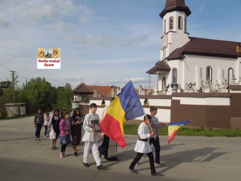Copiii din Bucium au vestit Învierea Domnului bătrânilor bolnavi