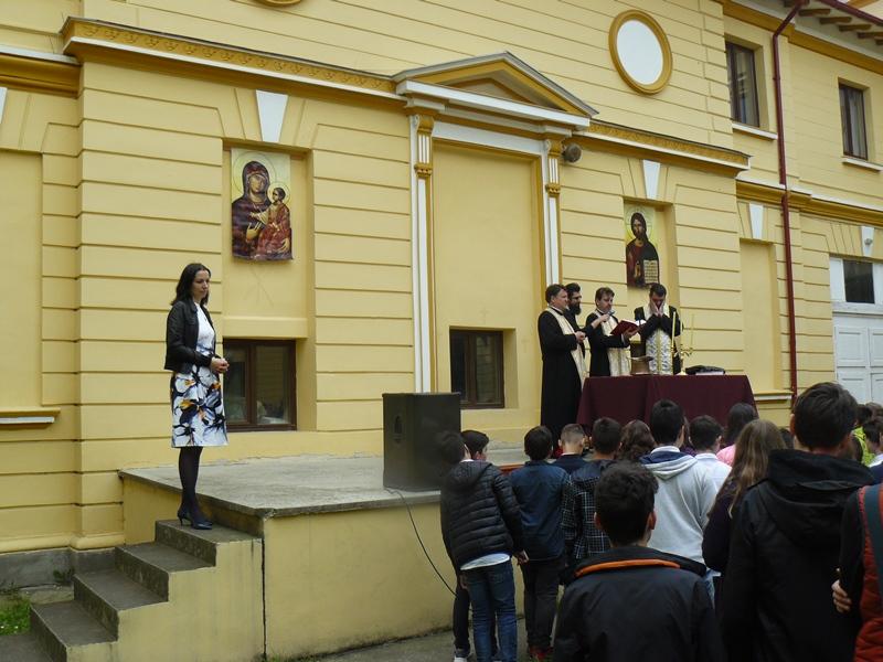 Binecuvântare pentru elevii Colegiului „Ferdinand I“ din Bacău Binecuvântare pentru elevii Colegiului „Ferdinand I“ din Bacău