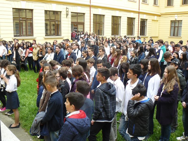 Binecuvântare pentru elevii Colegiului „Ferdinand I“ din Bacău Binecuvântare pentru elevii Colegiului „Ferdinand I“ din Bacău