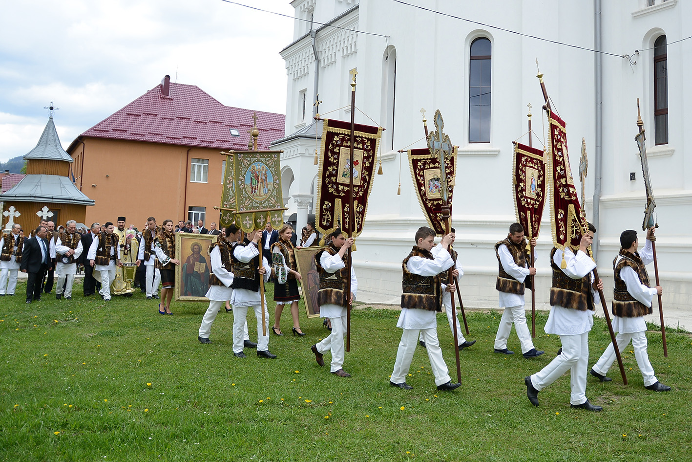 Procesiune în cinstea Învierii Domnului, la Pojorâta Procesiune în cinstea Învierii Domnului, la Pojorâta