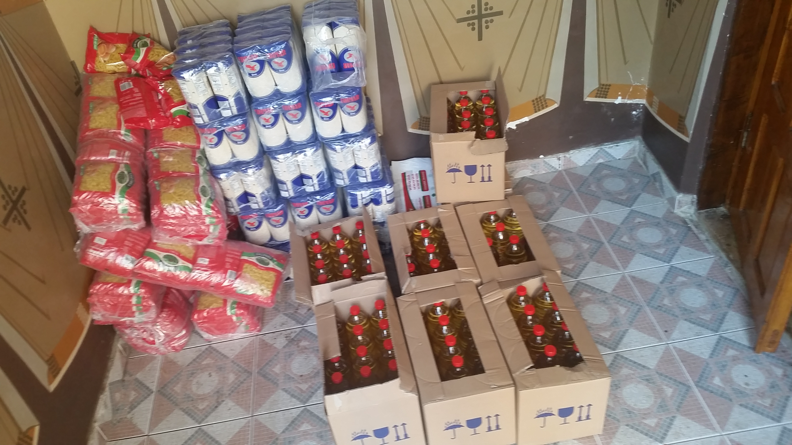 Familiile nevoiașe din Parohia Poiana-Brăeşti, ajutate în urma proiectului „Dăruind vei dobândi”