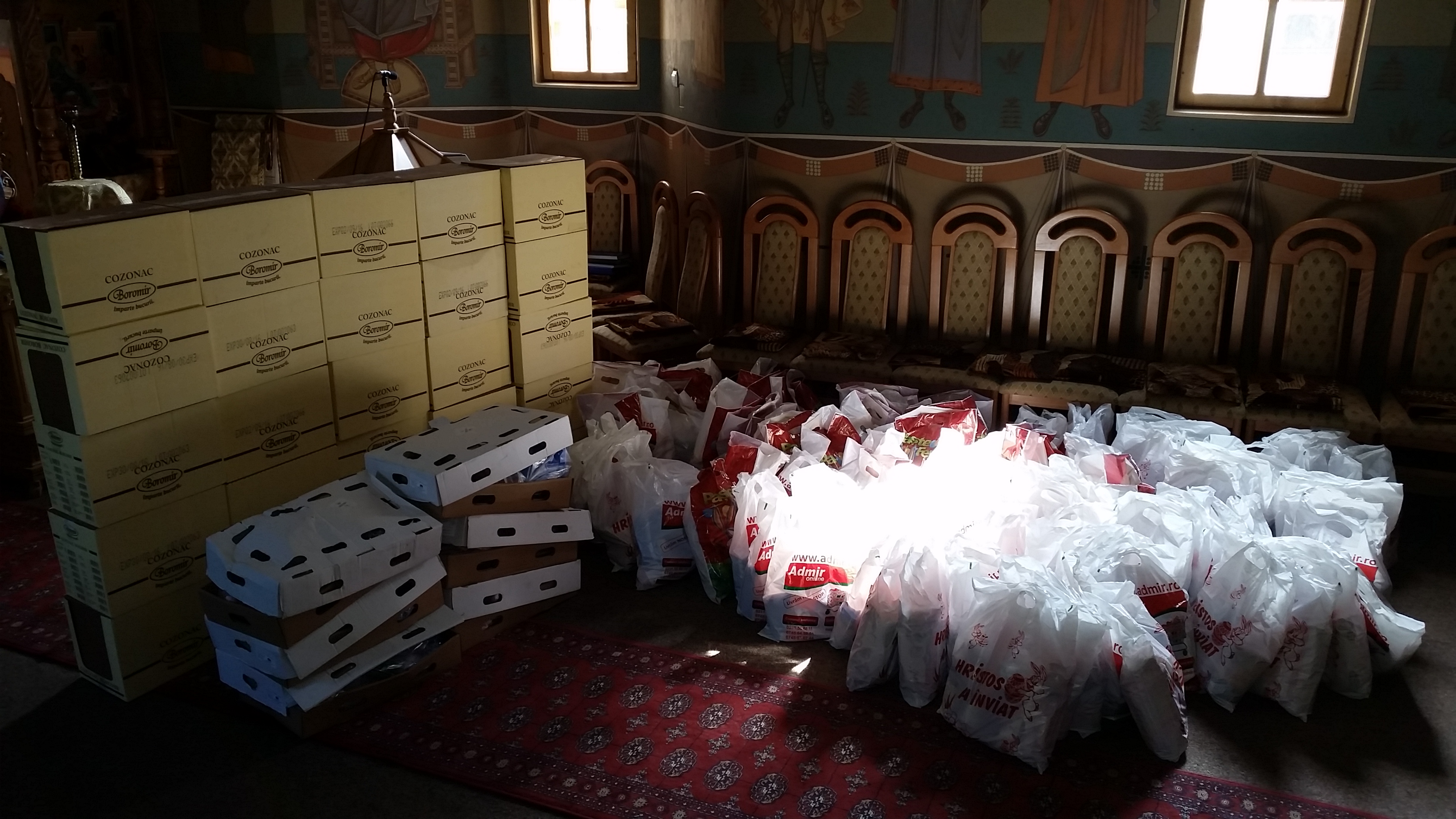 Familiile nevoiașe din Parohia Poiana-Brăeşti, ajutate în urma proiectului „Dăruind vei dobândi”