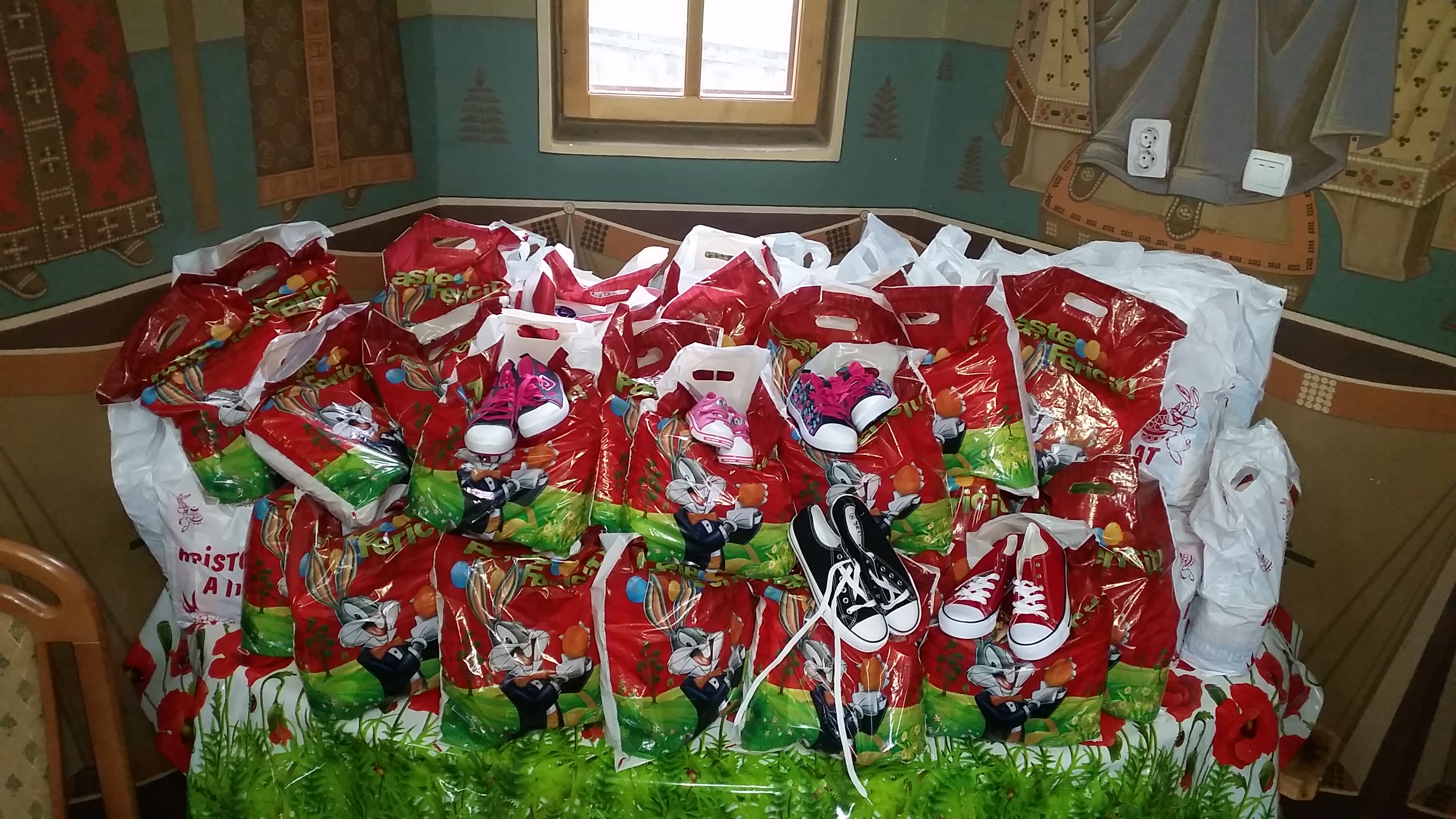 Familiile nevoiașe din Parohia Poiana-Brăeşti, ajutate în urma proiectului „Dăruind vei dobândi”