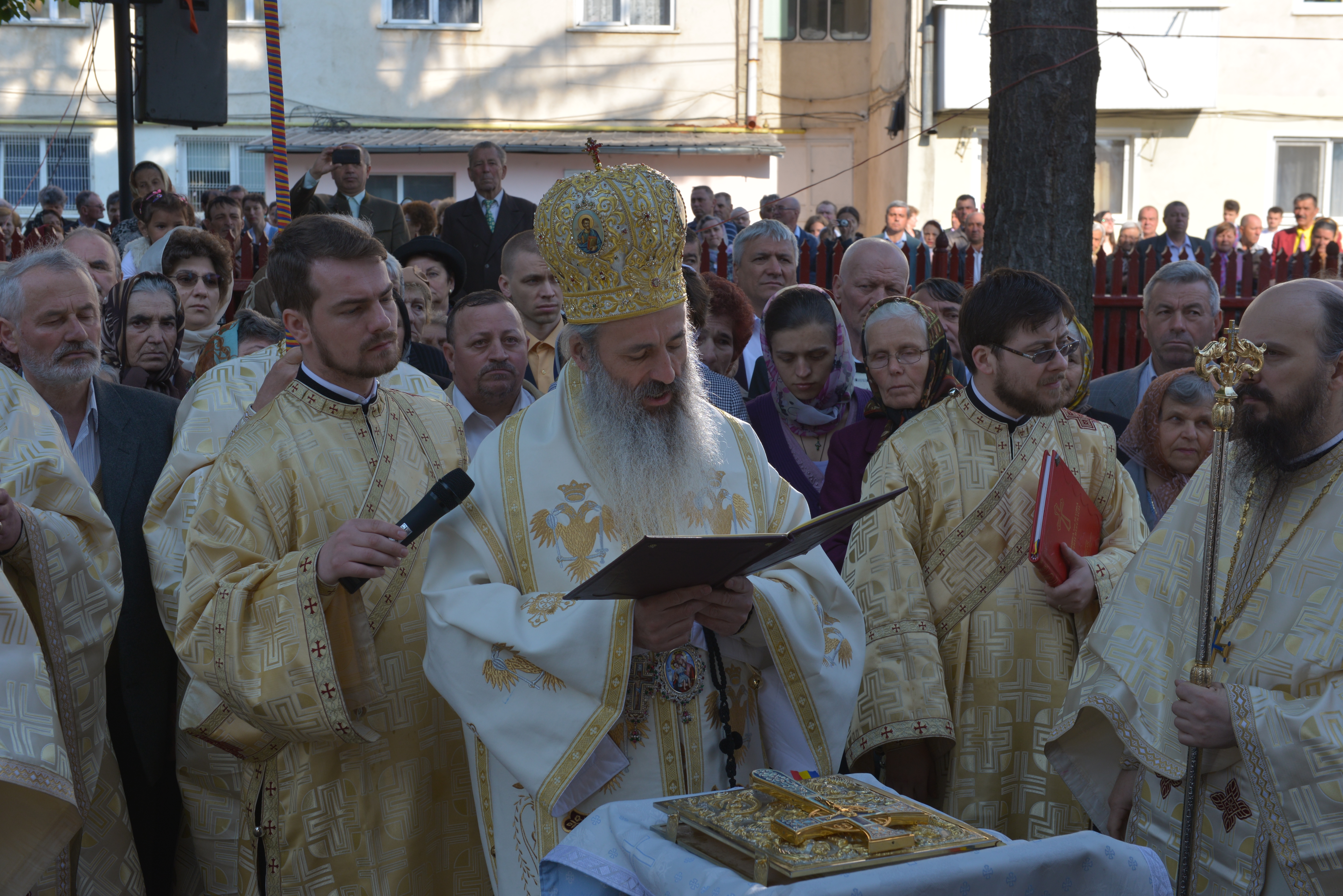 Biserica „Sfântul Haralambie” din orașul Târgu Neamț, resfințită de Mitropolitul Moldovei și Bucovinei