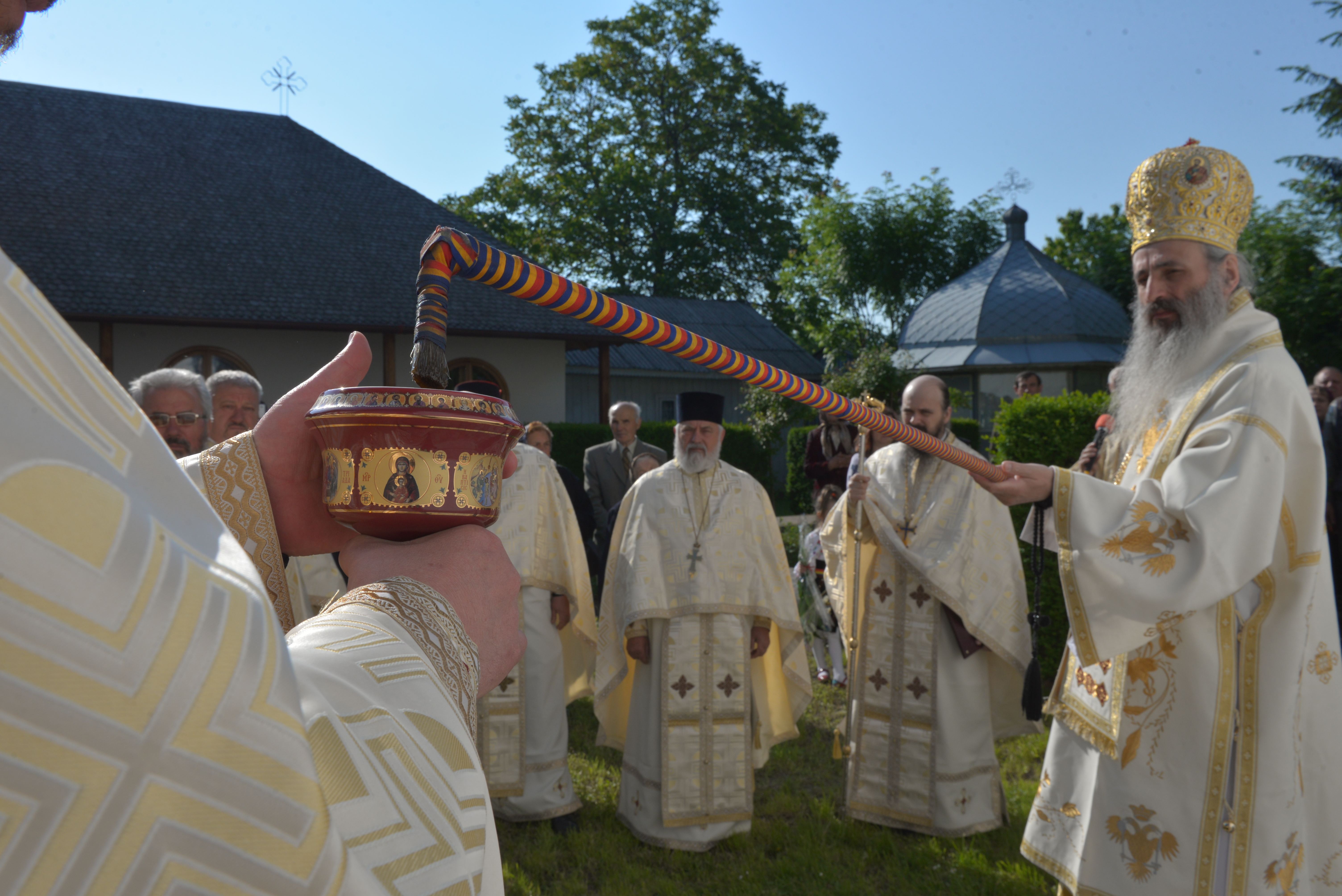 Biserica „Sfântul Haralambie” din orașul Târgu Neamț, resfințită de Mitropolitul Moldovei și Bucovinei