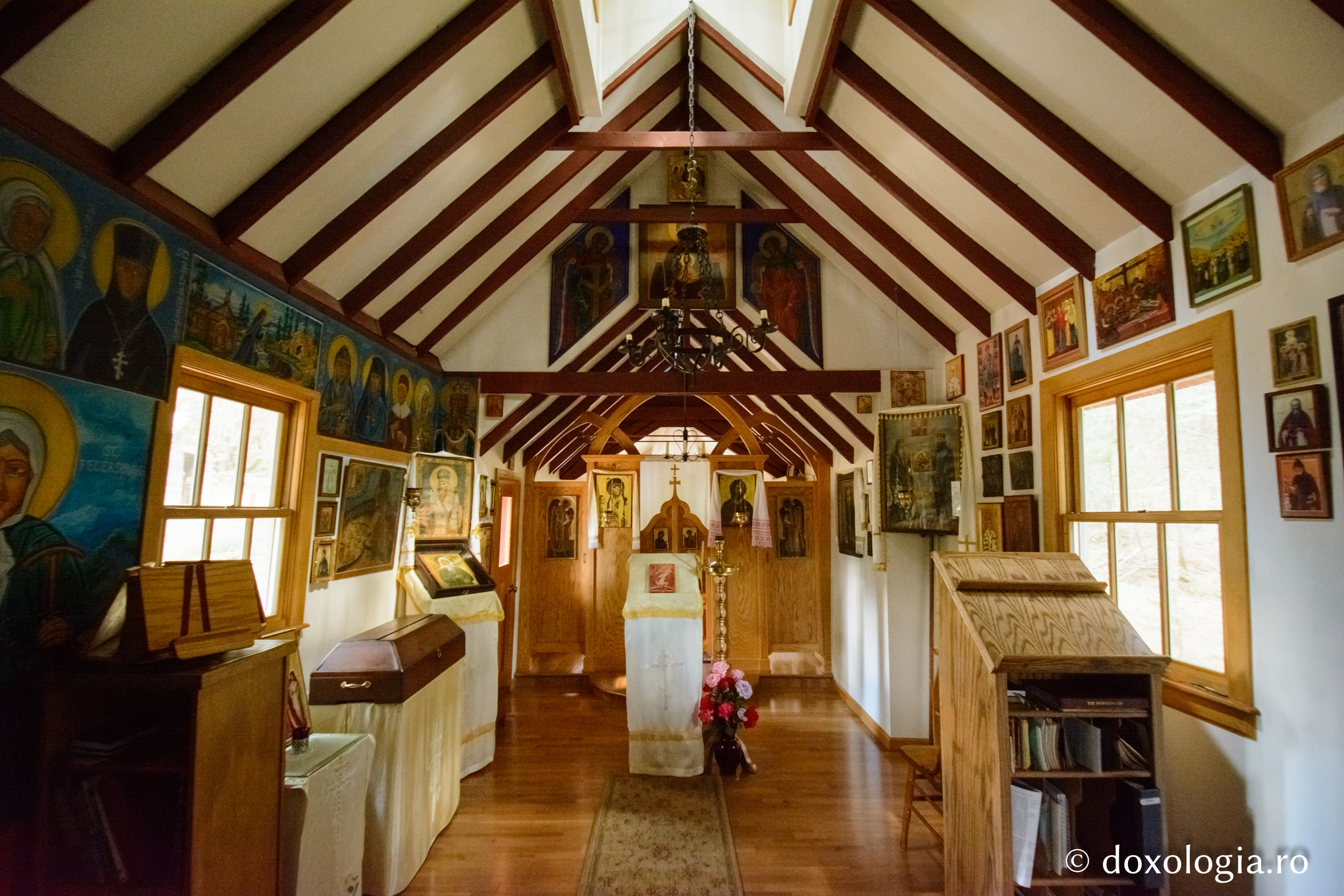 Schitul „Sfânta Xenia” din Wildwood, California