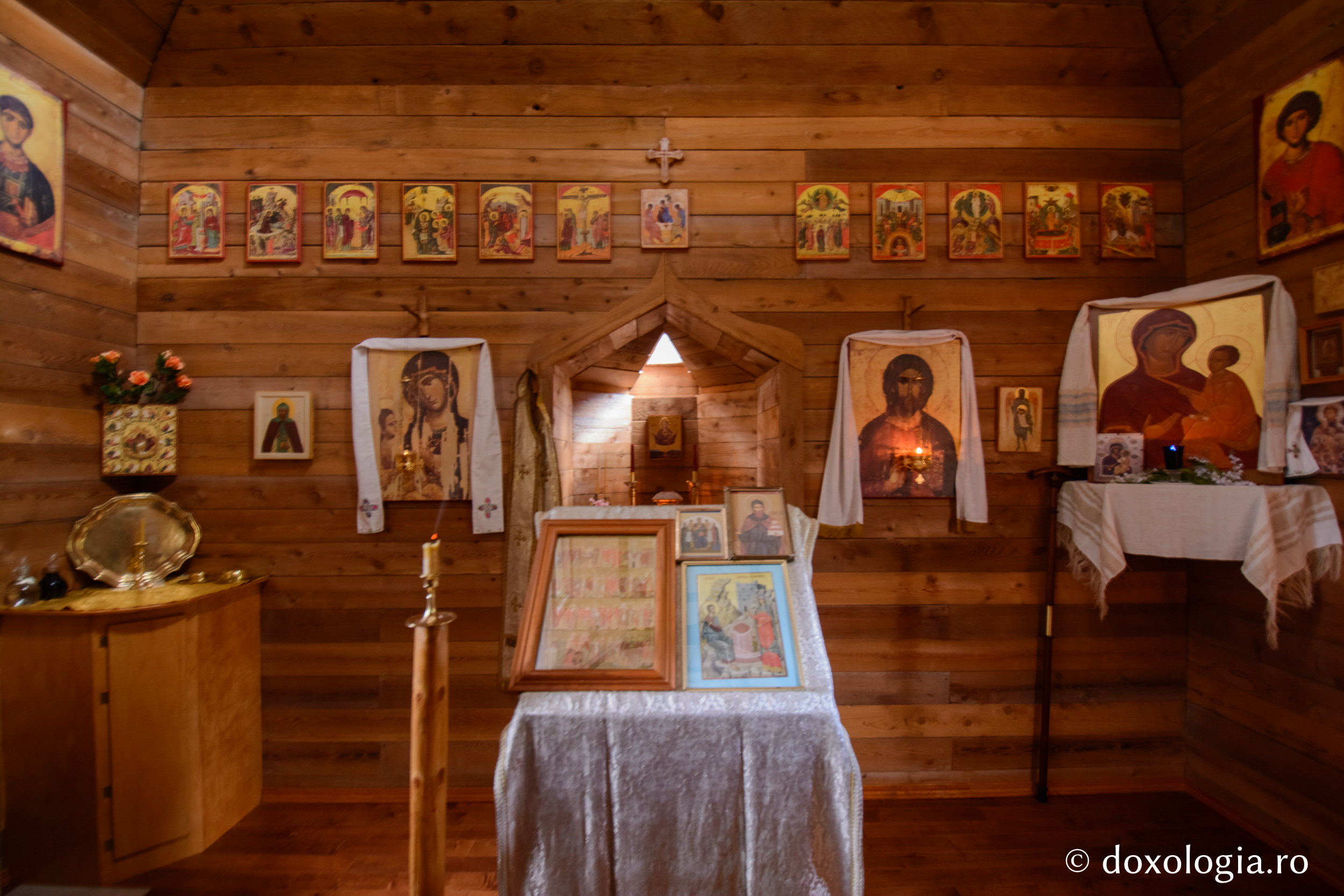 Schitul Sfântul Nil Sorski de pe insula Nilus – Alaska / Foto: Victor Larie Schitul Sfântul Nil Sorski de pe insula Nilus – Alaska