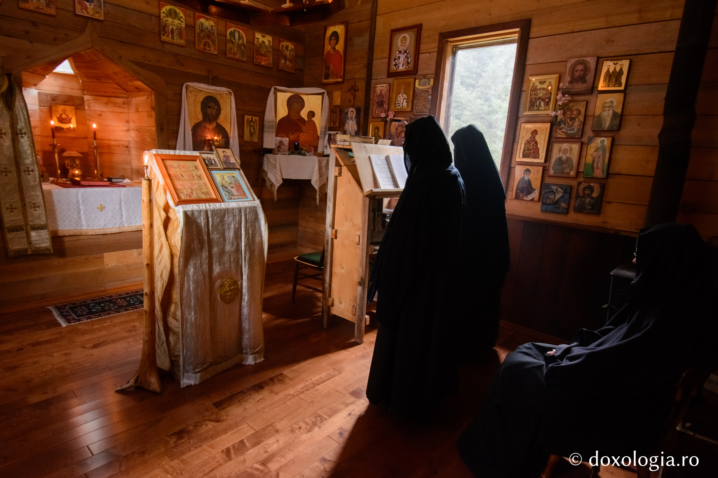 Schitul Sfântul Nil Sorski de pe insula Nilus – Alaska / Foto: Victor Larie Schitul Sfântul Nil Sorski de pe insula Nilus – Alaska