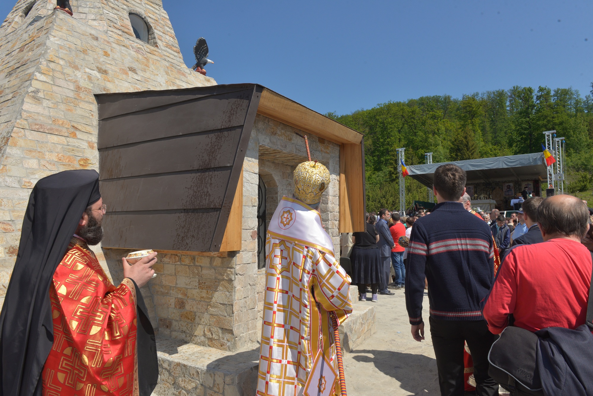 „Cei plecați la Domnul nu așteaptă de la noi decât două lucruri: milostenie pentru odihna sufletelor lor și rugăciune unită cu neuitarea”