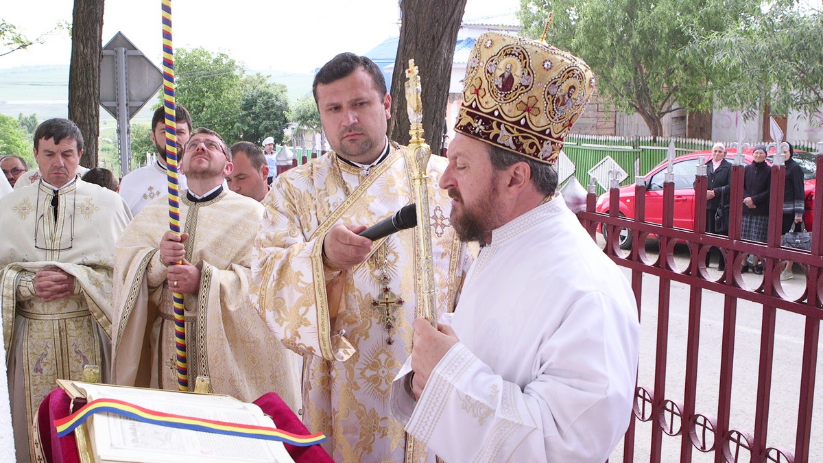 PS Corneliu a resfinţit biserica din oraşul Murgeni Biserici resfinţite în Mitropolia Moldovei şi Bucovinei (GALERIE FOTO)