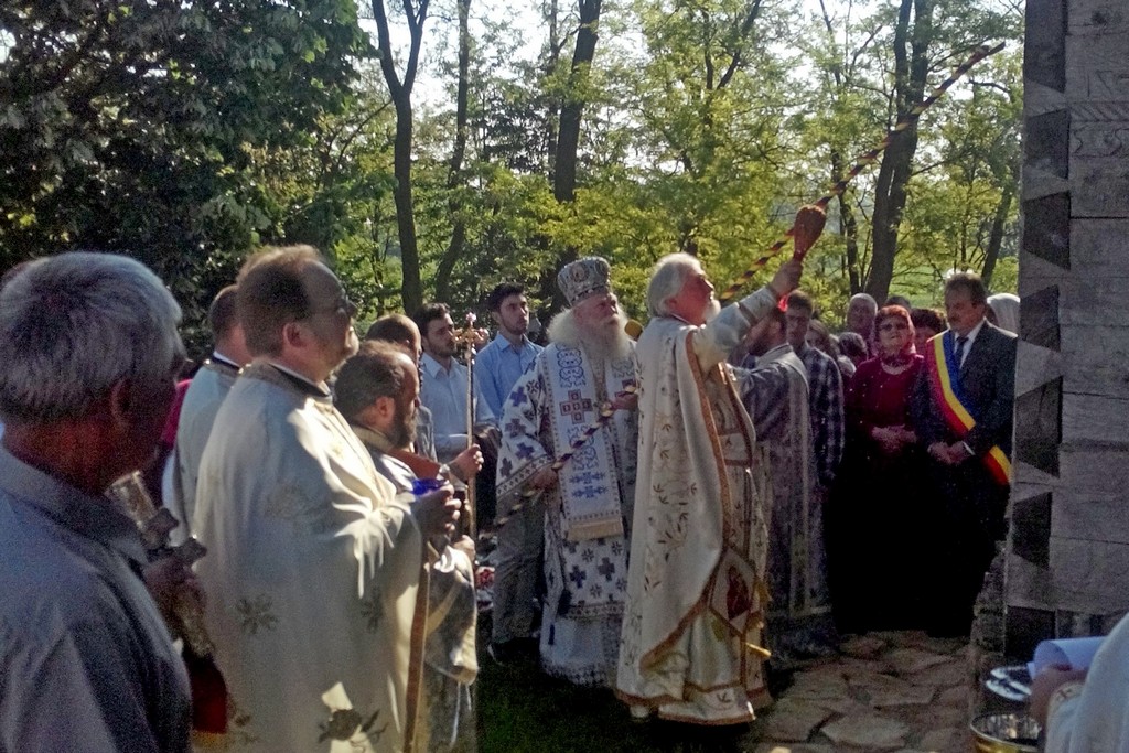 Sfinţirea bisericii din cimitirul Parohiei “Sfântul Mare Mucenic Gheorghe” - Stolniceni-Prăjescu Porţi spre ceruri în Mitropolia Moldovei şi Bucovinei